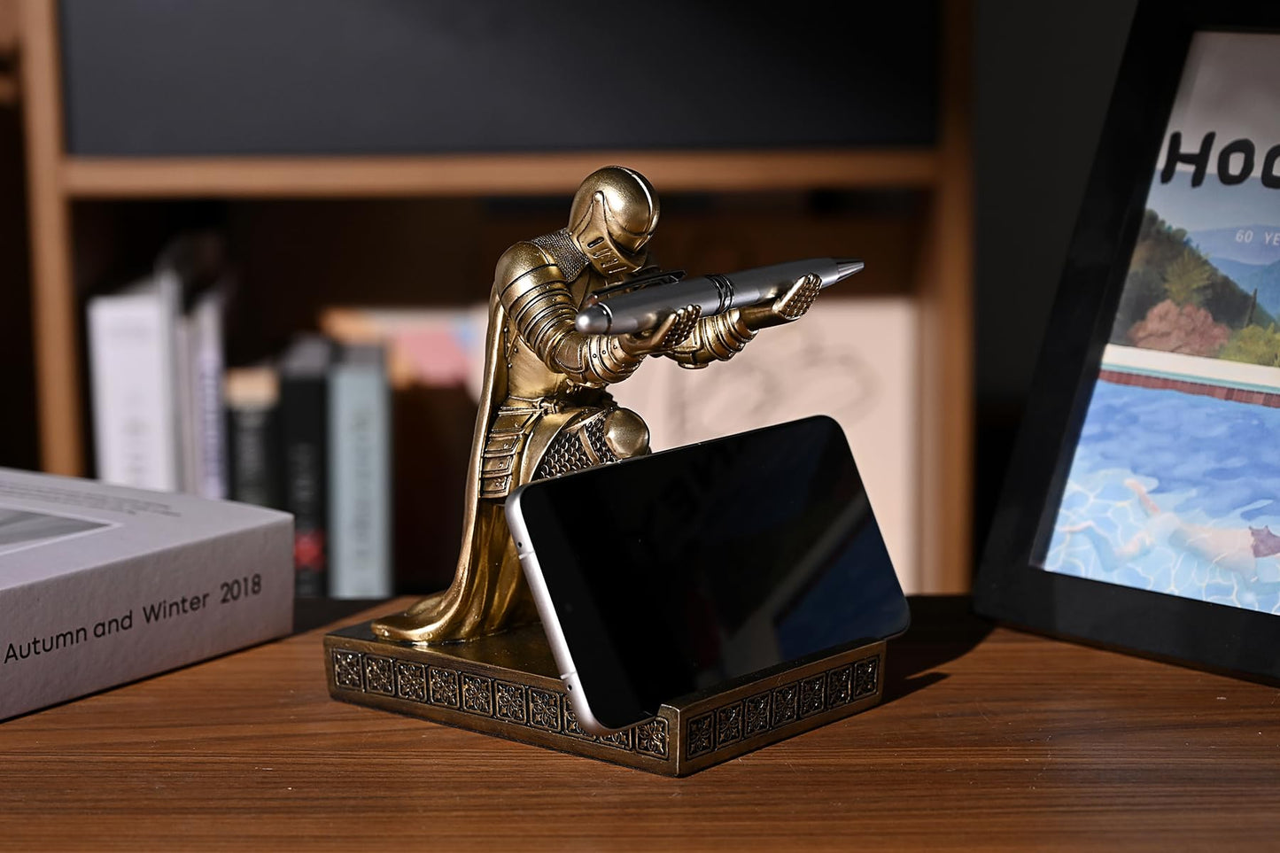 CYXStar Windbreaker Soldier Knight Pen Holder Personalized Desk Accessory, Mobile Phone & Gaming Controller Holder, Device Stand Gift for Medieval Enthusiasts (Bronze)