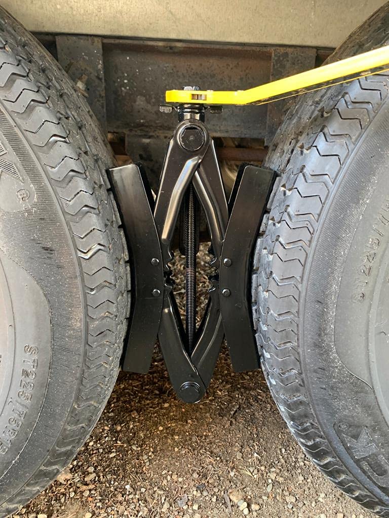 EPOARTIST Camper Wheel Chock Stabilizer 2 Sets, RV Wheel Immobilizers for Travel Trailer Tire Chocks, Tire Lock. Mast Have Dual Axle Trailer Accessories for Fifth Wheel. Heavy Duty, Anti Movement