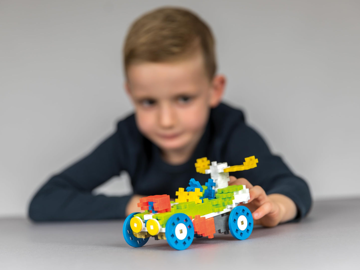 Plus-Plus - Learn to Build Go! Vehicles - 500 Pieces - Creative Building and Construction Set - Mix of Basic Colors in a Box - Kids 5 to 12 Years - P7011, 20mm