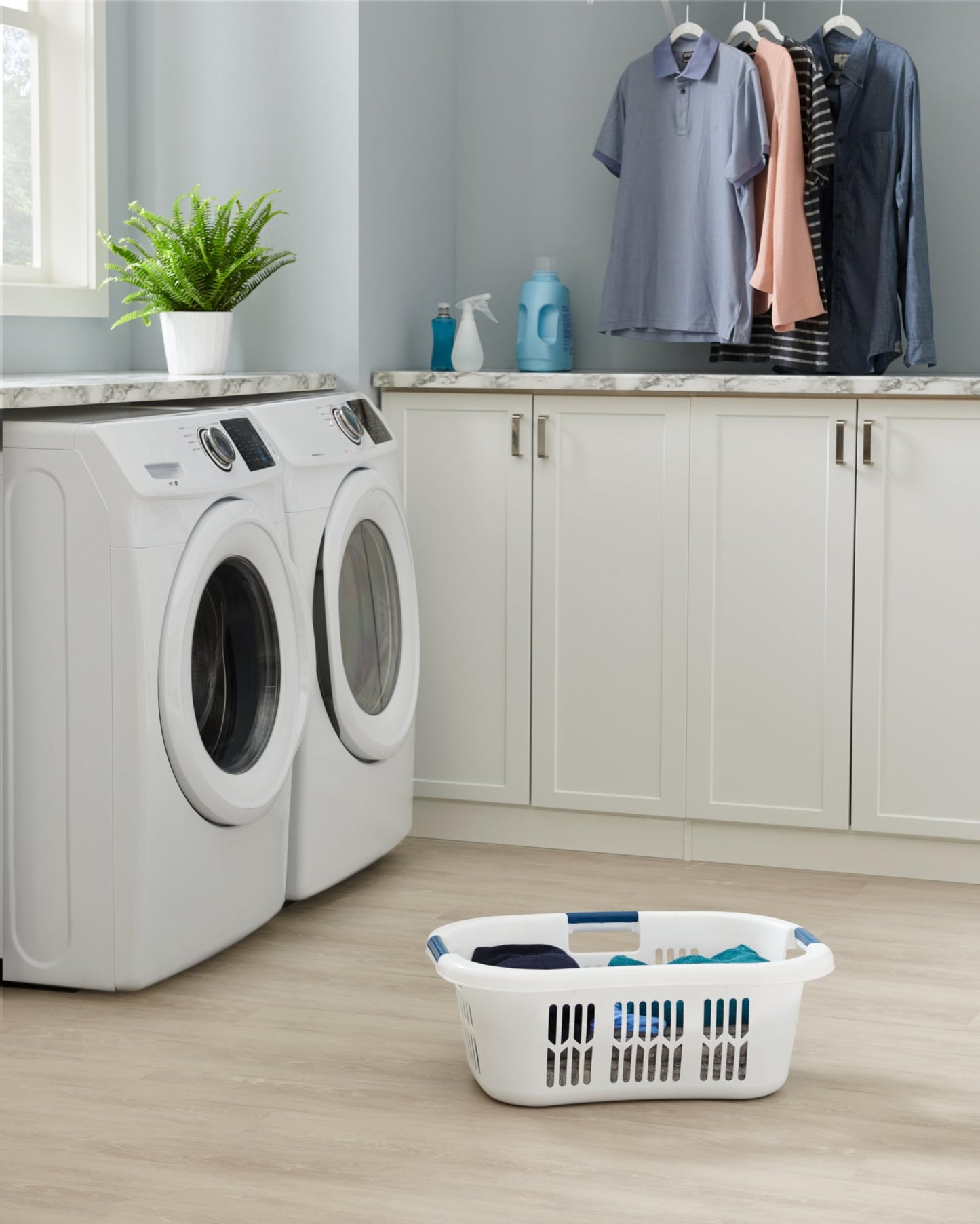 Rubbermaid Hip Hugger Laundry Basket, Standard, White