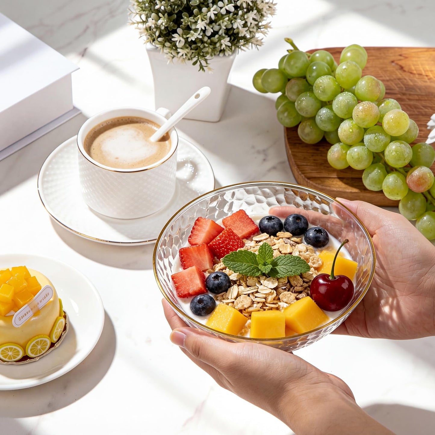Tinybee 30PCS Clear Bowls with Gold Rim-16oz disposable Bowls