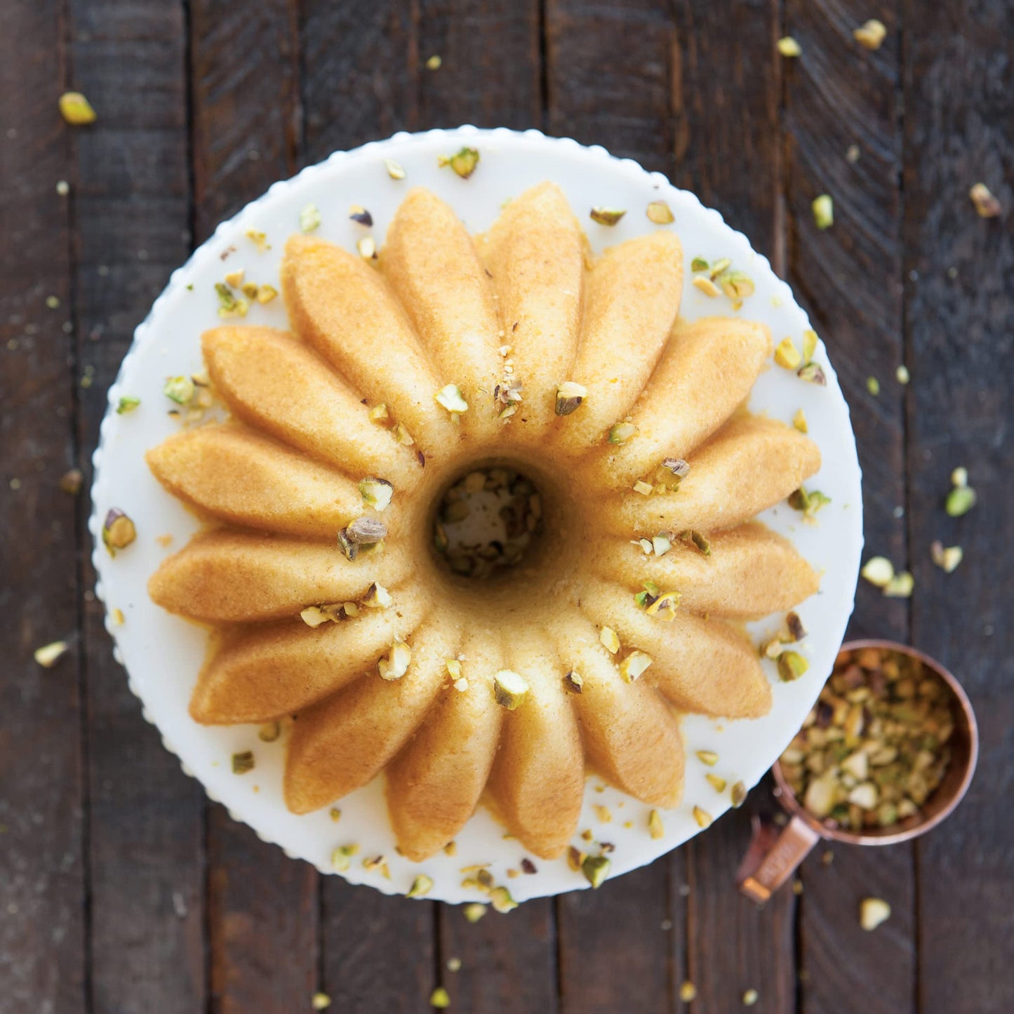 Nordic Ware 84177 Lotus Bundt Pan, Gold