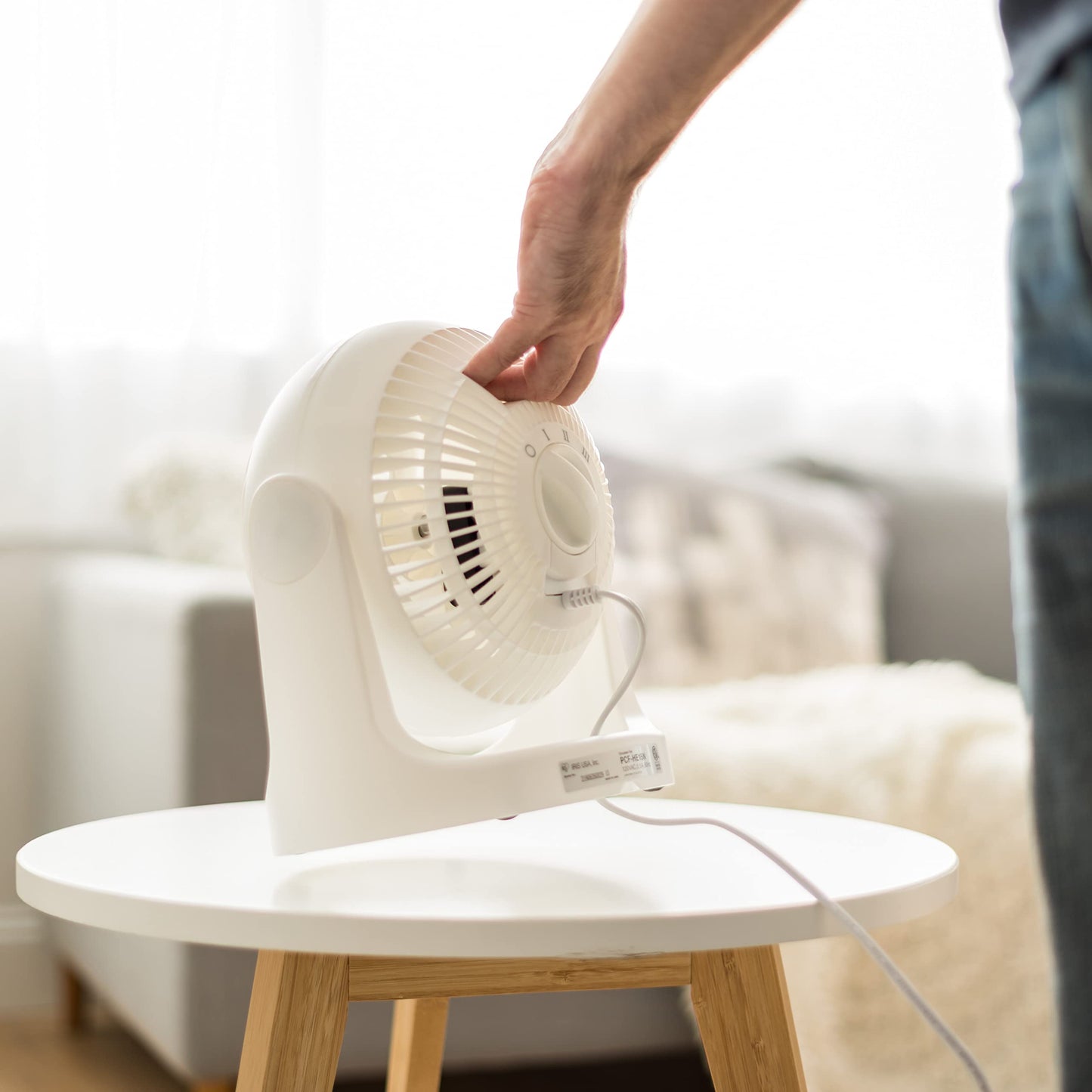 IRIS USA WOOZOO Desk Fan, Oscillating Table Air Circulator, 3 Speeds, 52ft Max Air Distance, 10 Inches, 360° Adjustable Tilt, 30 db Low Noise, Fan for Bedroom, Office, Dorm, Medium, White