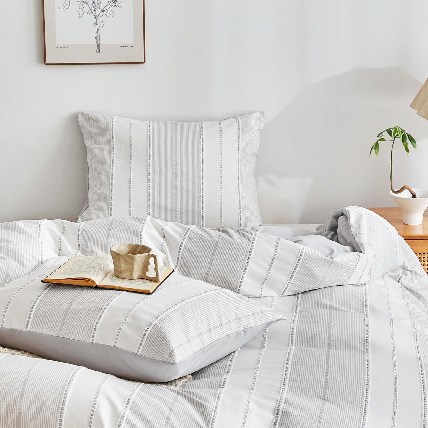 WARMDERN Striped Duvet Cover Lightgrey Queen, Lightgrey with White Striped Weave Pattern Bedding, Microfiber Soft Textured Duvet Cover Set with Zipper Closure and Corner Ties (Lightgrey, Queen)