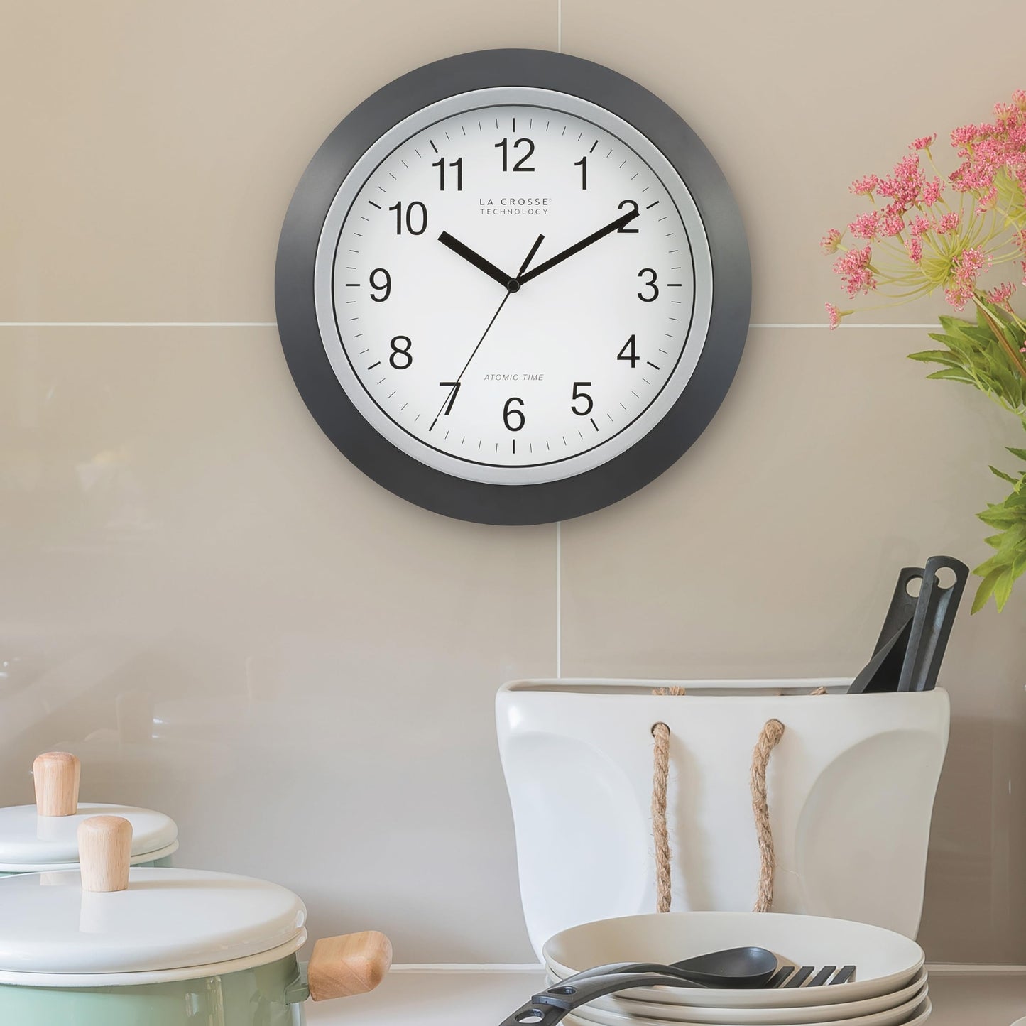 La Crosse Technology WT-3129B 12-Inch Atomic Analog Wall Clock (Black)