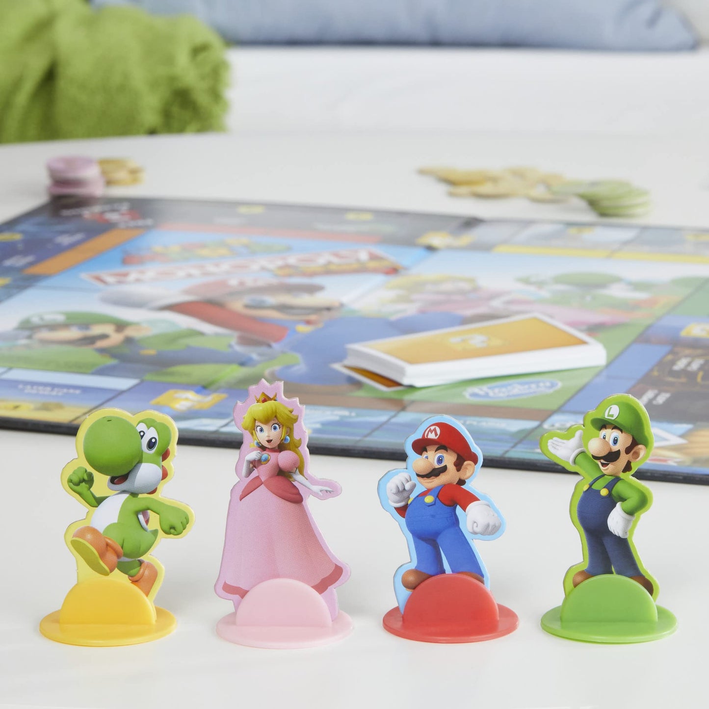 Monopoly Junior Super Mario Edition Board Game, Fun Kids' Game Ages 5 and Up, Explore The Mushroom Kingdom as Mario, Peach, Yoshi, or Luigi - English & French (Amazon Exclusive)