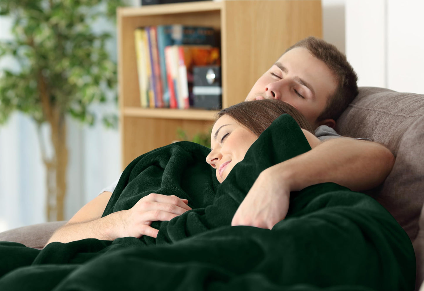 Utopia Bedding 300GSM Fleece King Size Bed Blanket [Forest Green, 90x102 Inch] with Anti-Static Microfiber Lightweight Fuzzy Soft Cozy Blanket for Bed, Couch and Sofa - Suitable for All Seasons