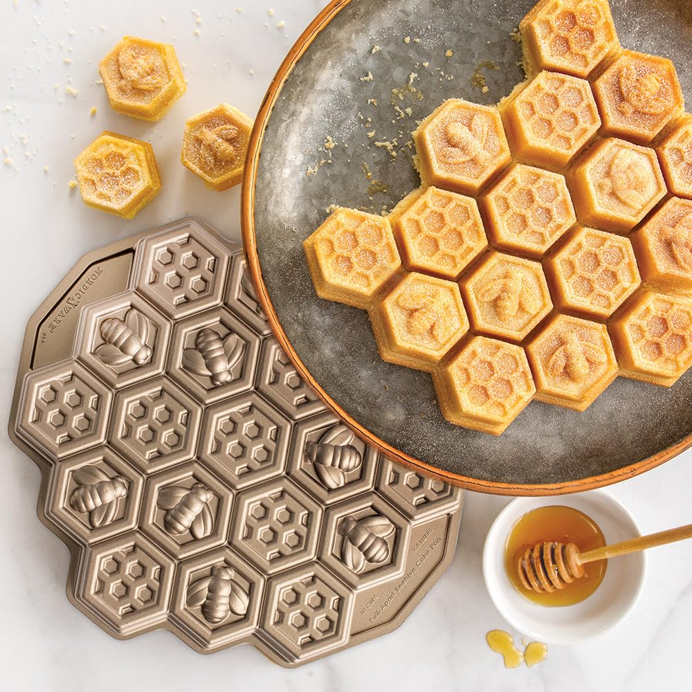 Nordic Ware 85477 Honeycomb Pull-Apart Pan, One Size, Gold