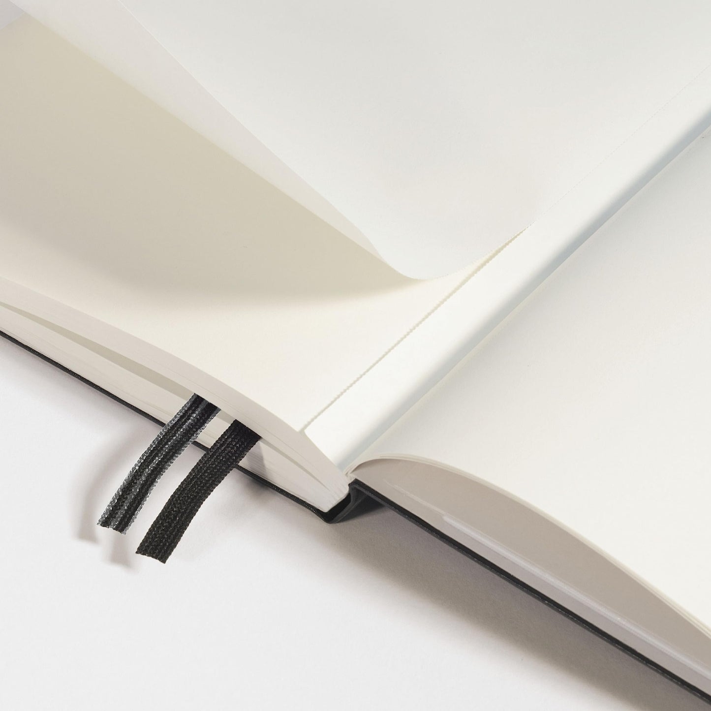 LEUCHTTURM1917 - Notebook Hardcover Medium A5-251 Numbered Pages for Writing and Journaling (Powder, Dotted)