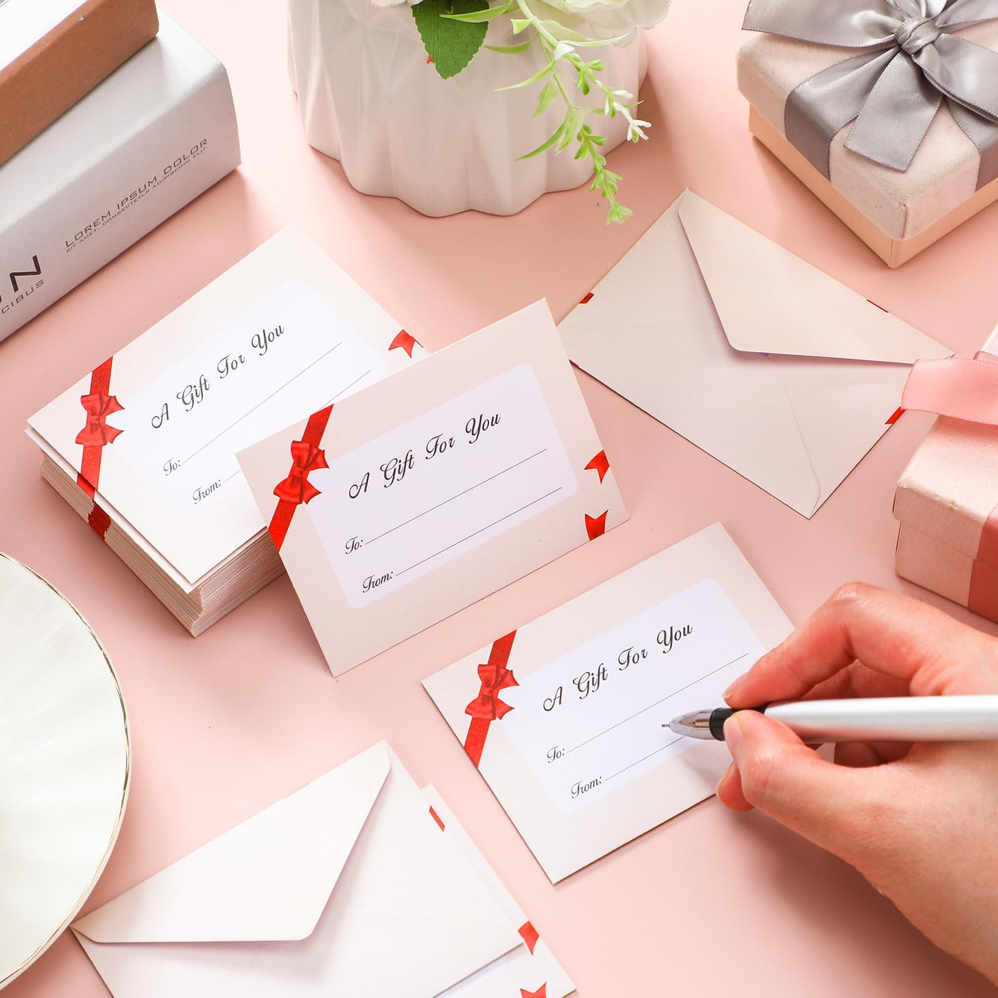 Gueevin 600 Pcs Mini Gift Card Envelopes Holiday Card Sleeves Gift Holder Small Envelopes Bulk for Note Mailing Office Wedding Birthday Party, 3.69 x 2.69 in(Red)