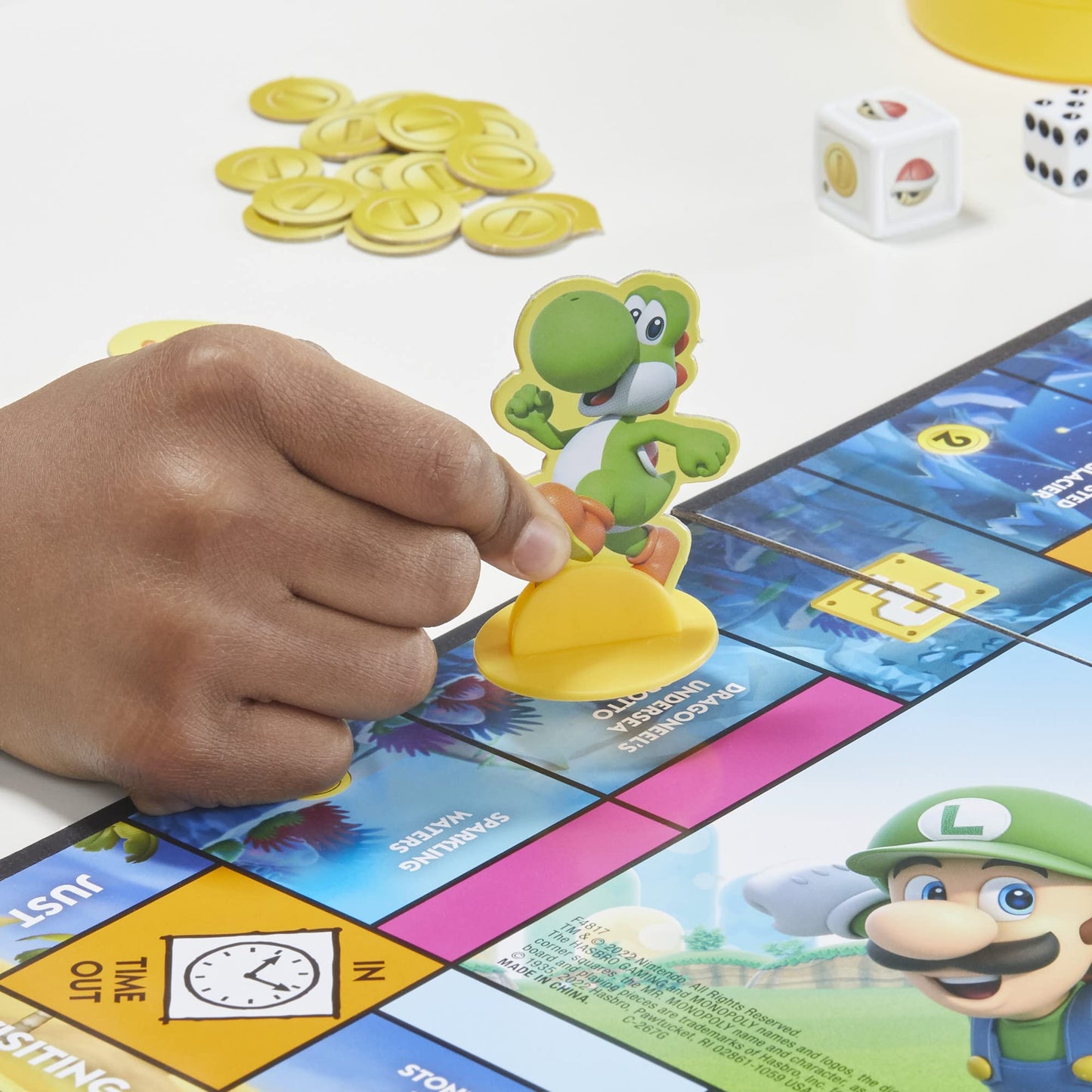 Monopoly Junior Super Mario Edition Board Game, Fun Kids' Game Ages 5 and Up, Explore The Mushroom Kingdom as Mario, Peach, Yoshi, or Luigi - English & French (Amazon Exclusive)