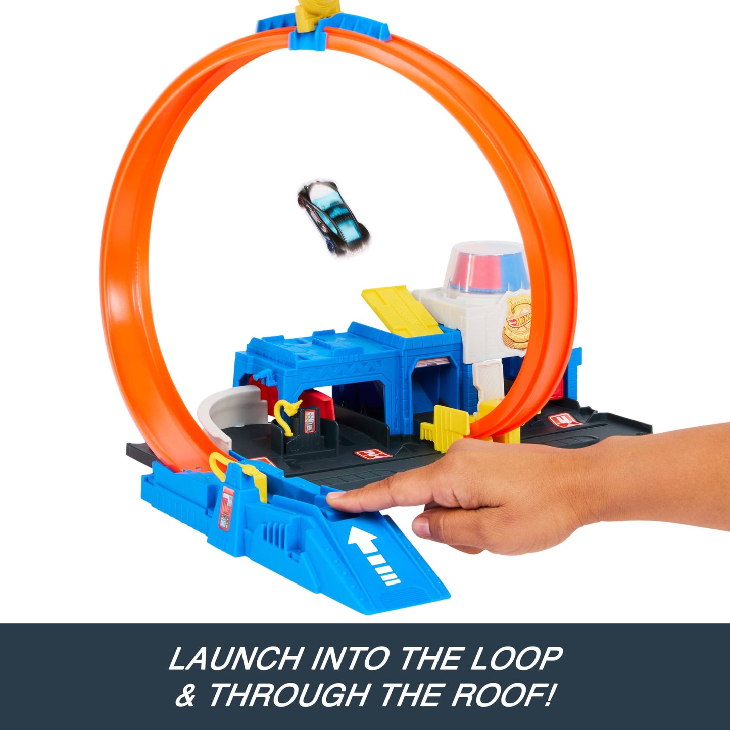 Hot Wheels Toy Car Track Set, Super Police Station Playset with 1:64 Scale Die-Cast Vehicle, Adjustable Loop for Multiple Ways to Race & Stunt