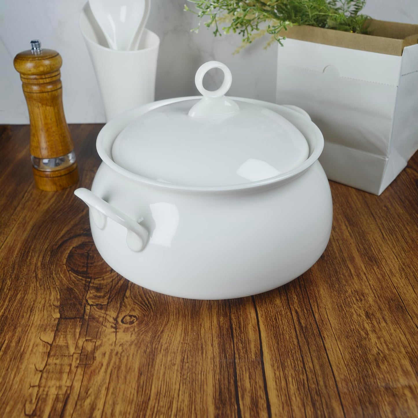 dingdaer Ceramic Serving Soup Tureen Bowls with Lid and soup spoon, 2.4 QT White French Serving Tureen, Lovely Soup Pot for Casserole dish Salad Pasta Noodles Stew, Microwave Dishwasher Safe