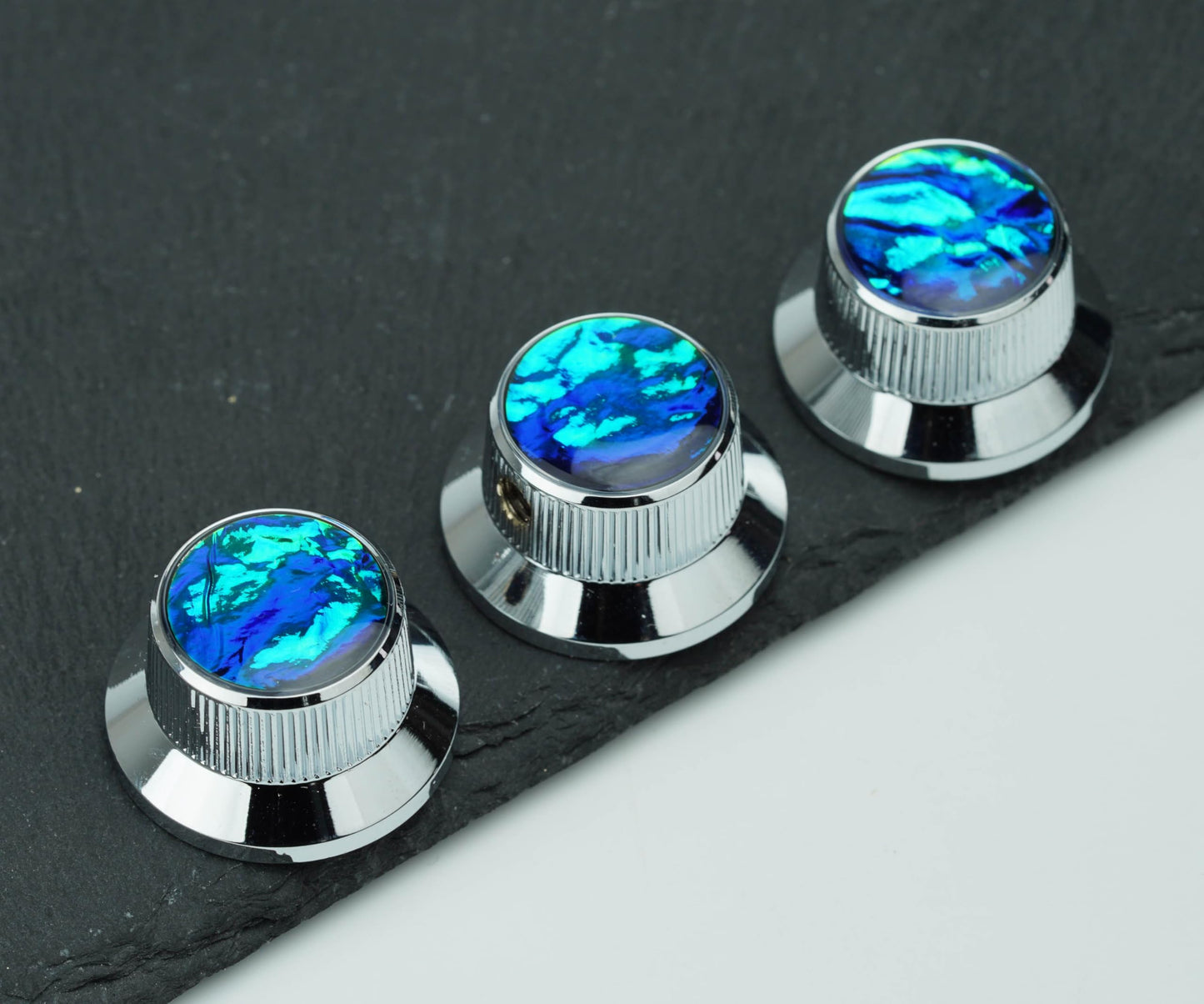 Guyker Top Hat Potentiometer Control Knobs with 6.3mm Dia. Shaft Pots - 3PCS Aluminium alloy Bell Speed Tone Volume Switch Knob Replacement for Electric Guitar or Precision Bass, Chrome CKB019B