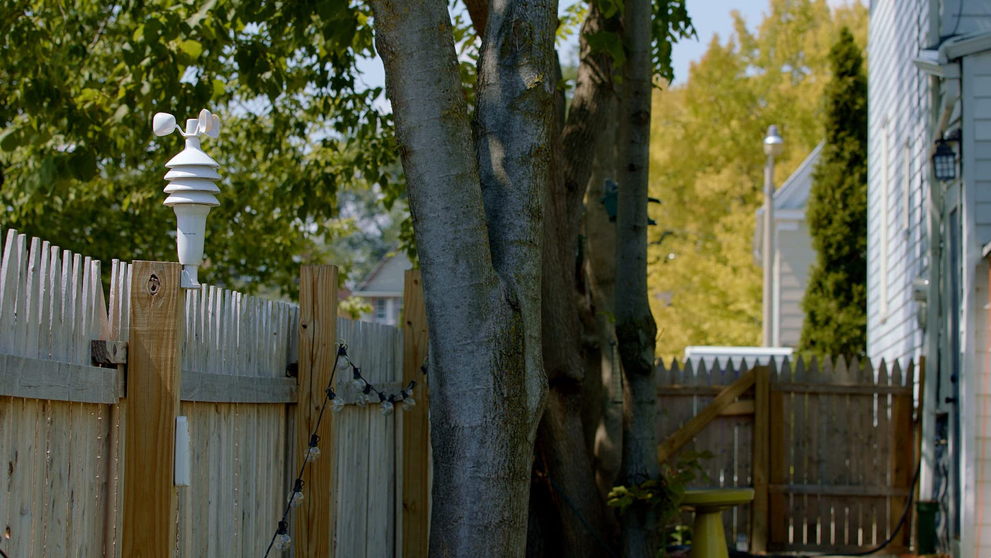 AcuRite 00589 Pro Color Weather Station with Wind Speed, Temperature and Humidity