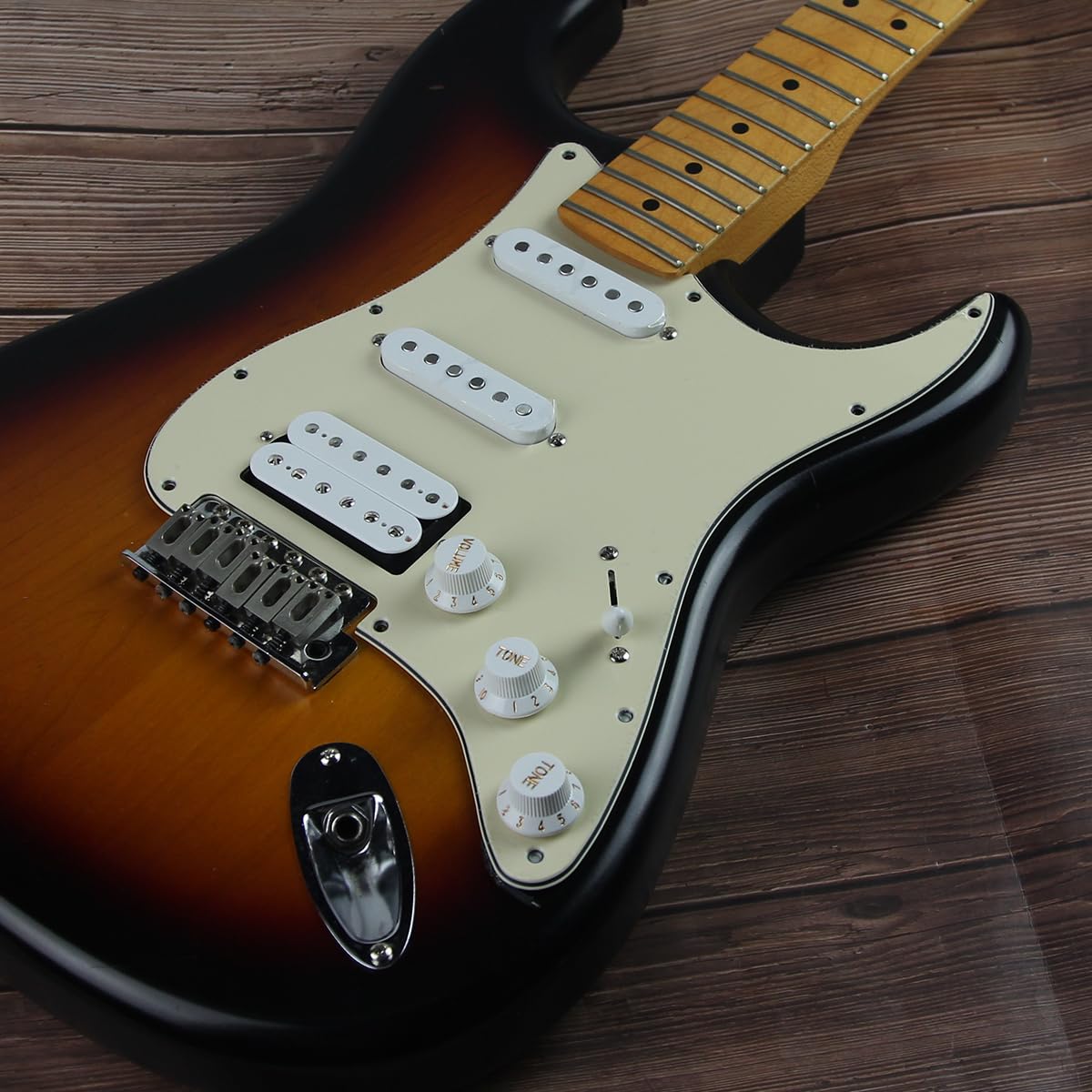 FLEOR Alnico 5 SSH Prewired Pickguard 3Ply Cream Loaded Pickguard Humbucker Pickup Set