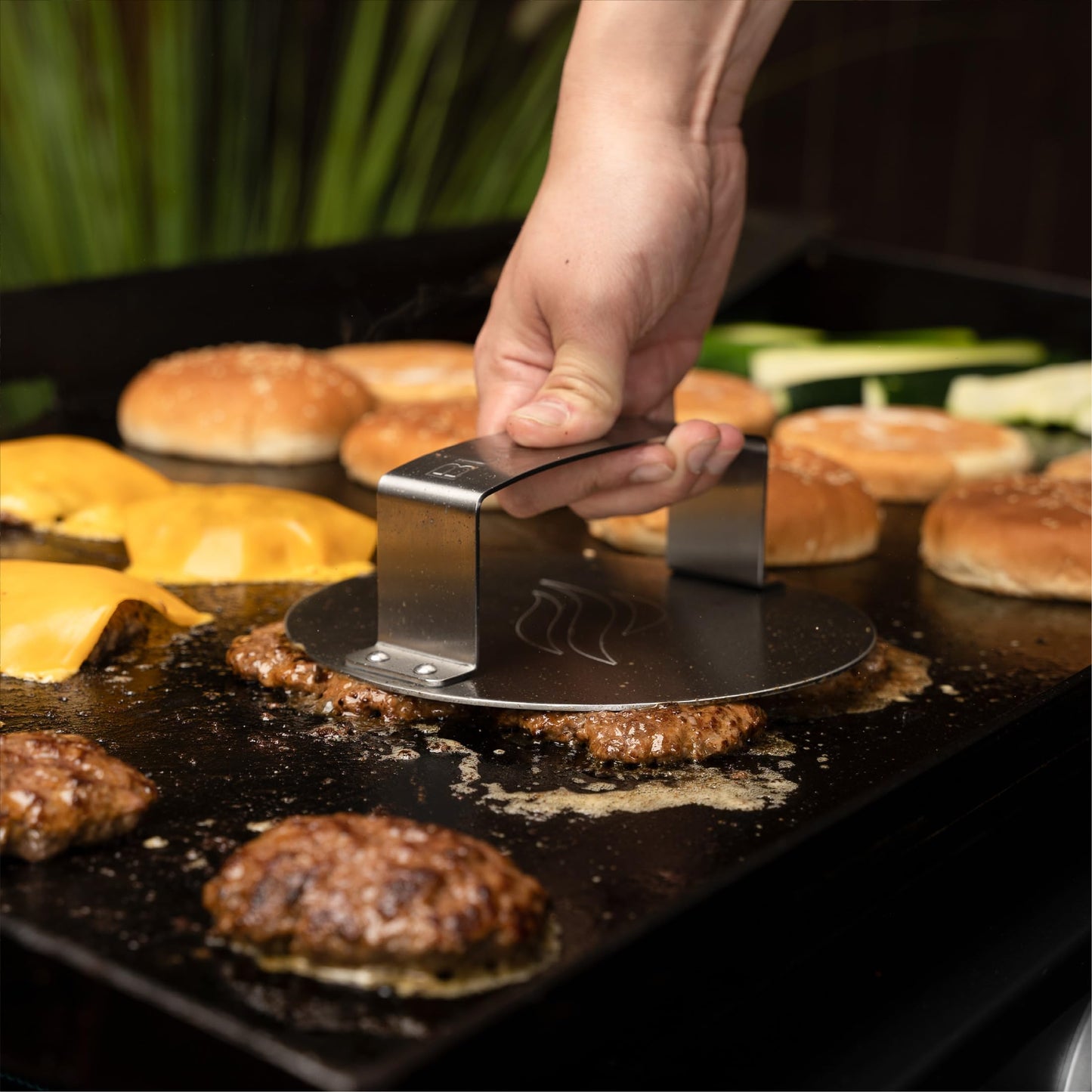 Blackstone Smash & Sear Press – Smash Burger Tool for Griddle, Grill, Hamburger, Meat, Panini, Bacon, Sandwich, Steak – Metal Stainless Steel Food Press & Patty Maker – Meat & Veggie Burger Smasher
