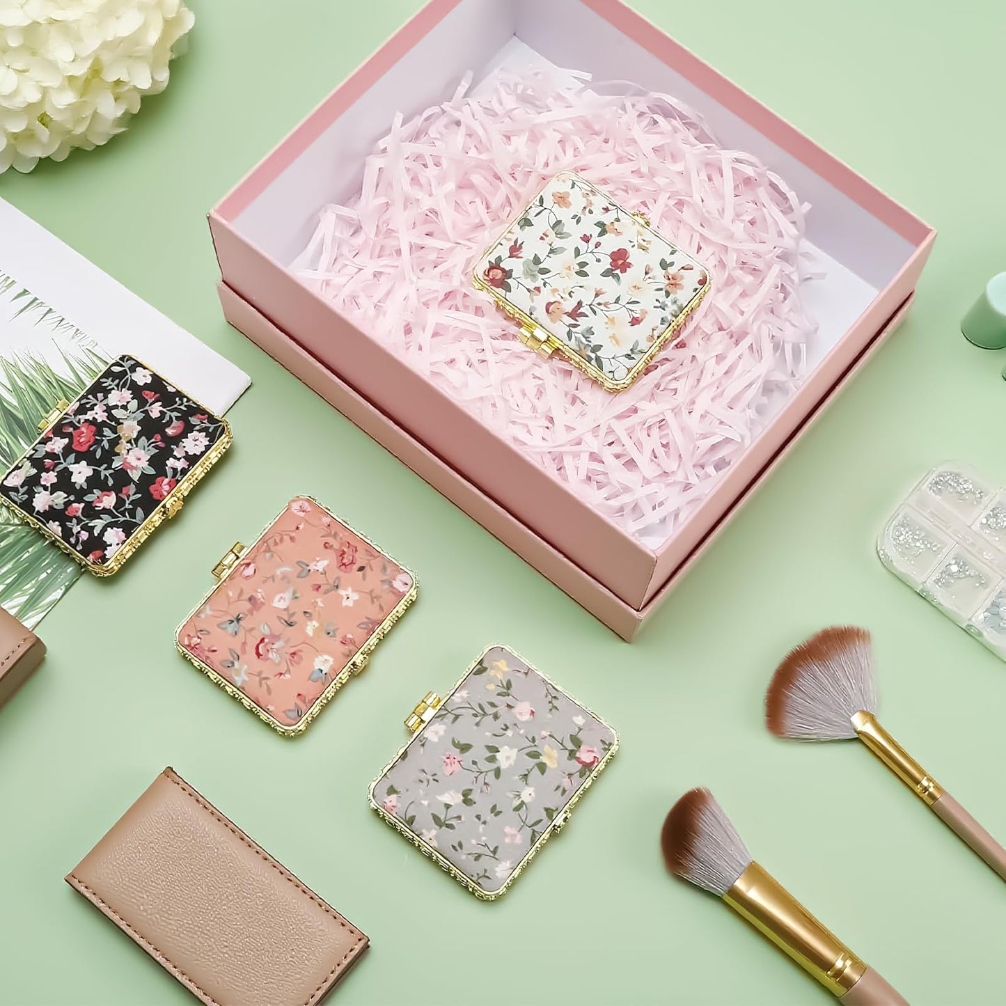 32 Pcs Compact Mirror Bulk for Purse, Portable Elegant Mini Flower Pocket Mirror, Folding Floral Retro Mirror for Women Makeup Travel Wedding Party Gifts (Gold Edge)