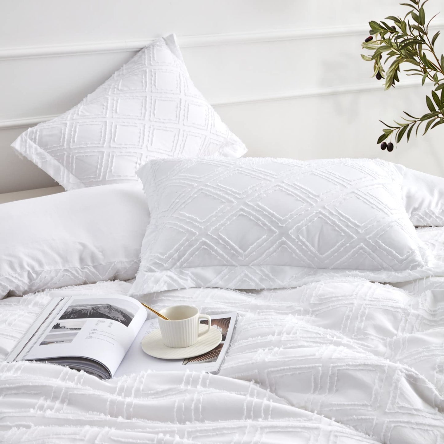 Maple&Stone Queen Duvet Cover Set, 3 Pieces Textured Tufted Boho Bedding Sets Zipper Closure Design with Ties, 1 Duvet Cover + 2 Pillow Shams, Comforter NOT Included (White, Queen Size)