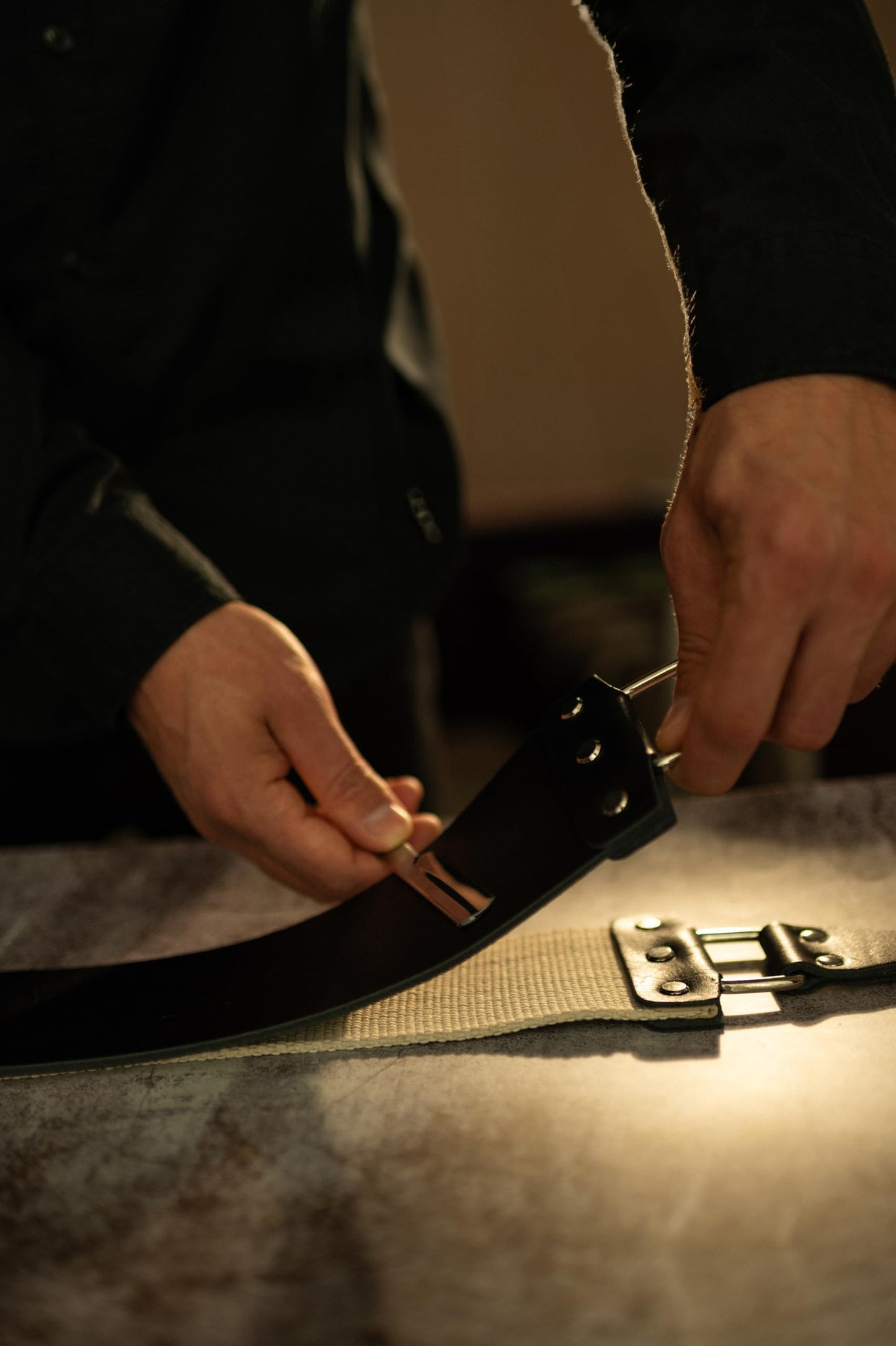 Razor Strop - Barber's Latigo Leather Straight Razor Strop. Dual Strap that will be a Great Addition for Any Straight Razor. PREMIUM LEATHER Strop for Sharpening. (Black)