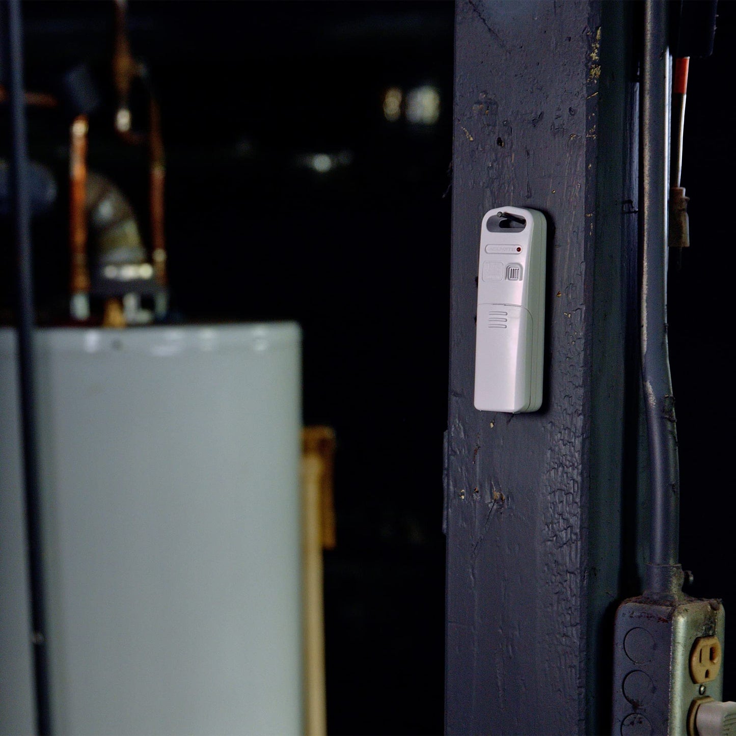 AcuRite 06002RM Wireless Temperature and Humidity Sensor