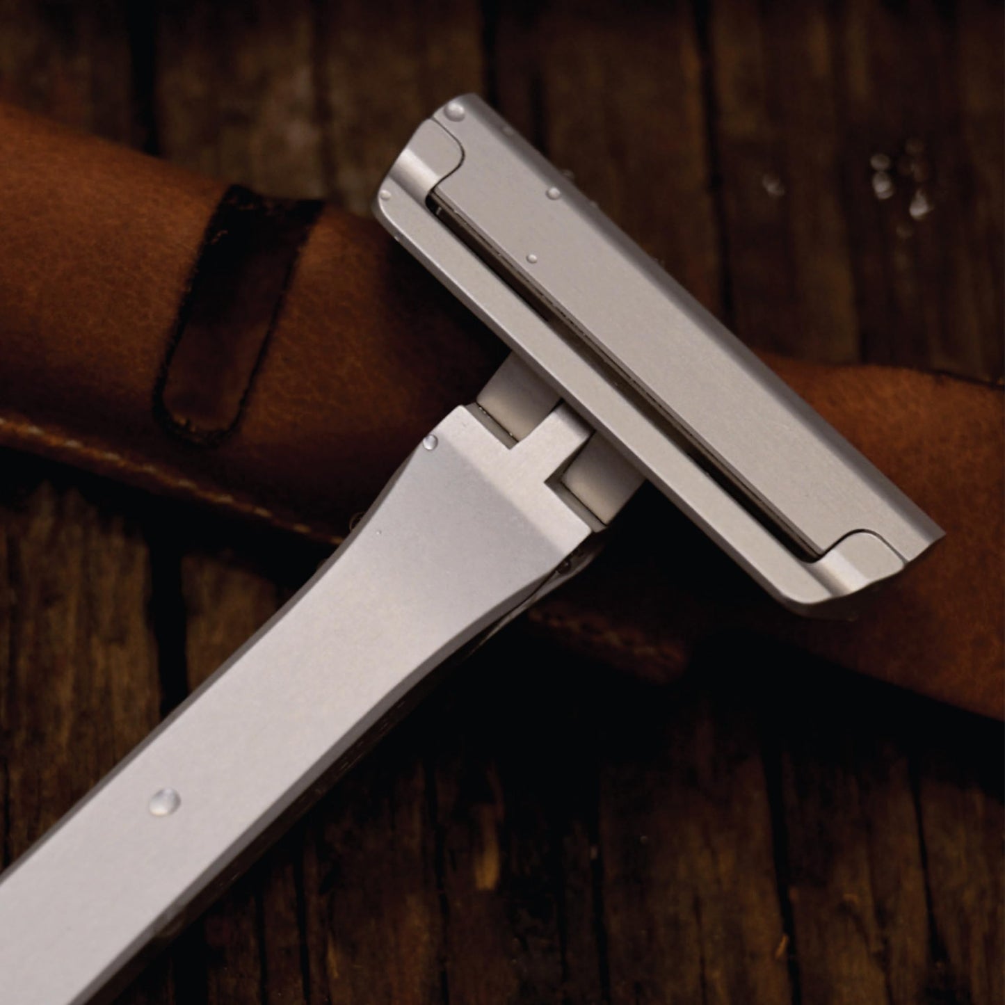 Proof Single Blade Razor for Men Pivoting Head Made in USA - CNC Machined Aluminum Easy Blade Replacement - Includes Genuine Leather Travel Case and Safety Razor Blades