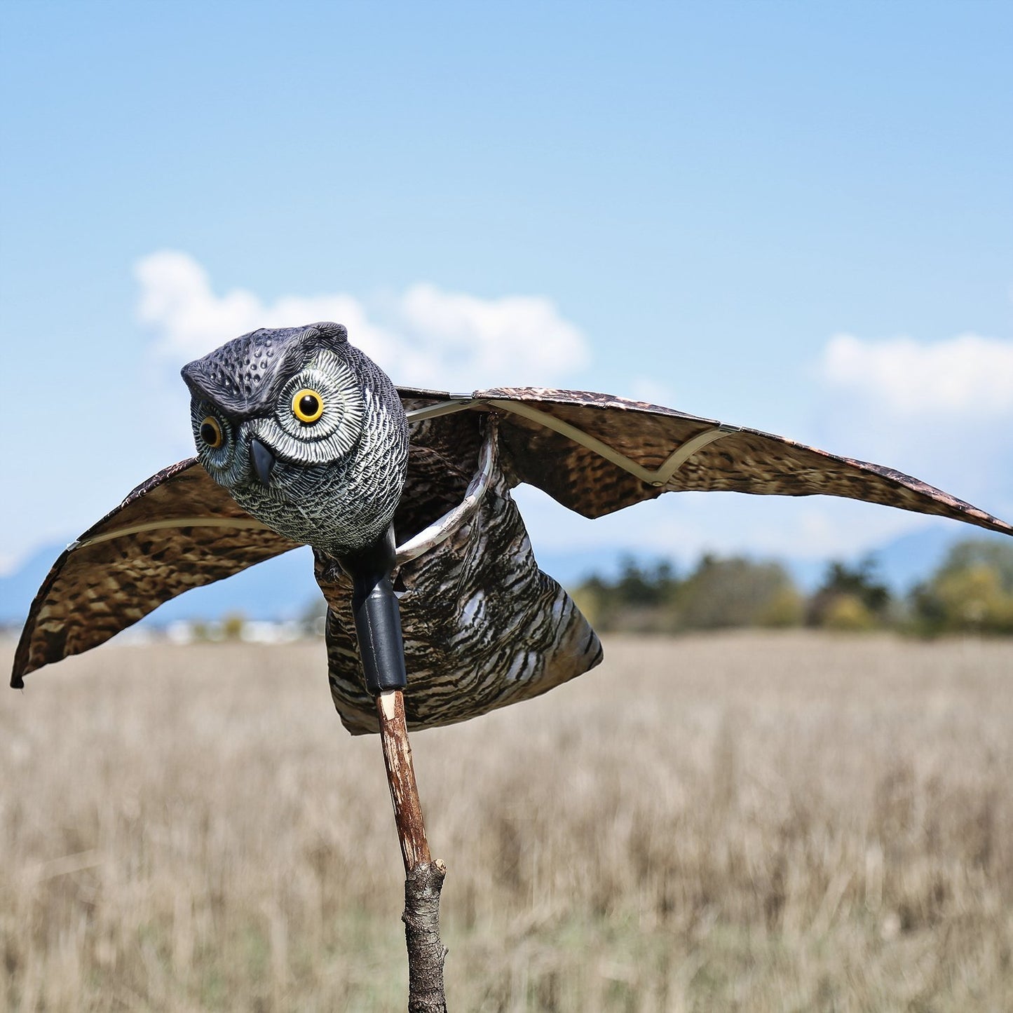 skycabin Realistic Owl Decoy with Moving Wings to Scare Bird Away from Garden,Patio,Fence,Boats,Vulnerable Buildings,Humane Decoy Deterrent Plastic Owl for Crow Pigeon Bird Duck Scarer
