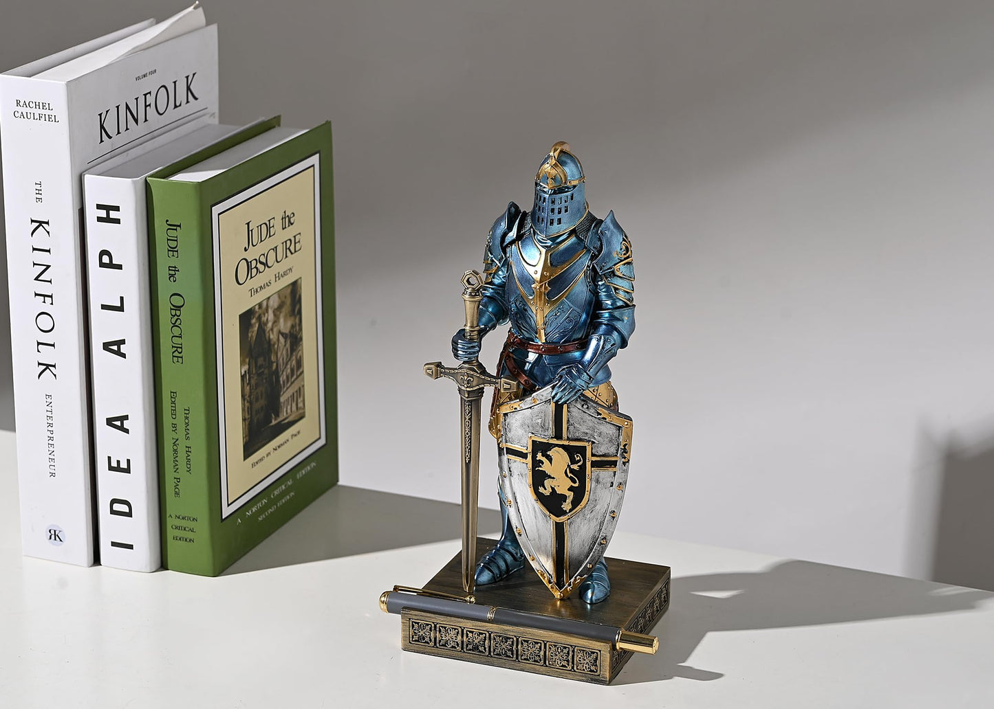 HDMbigmi King's Guard Ornament Knight Statue for Desk, Pen Holder Pen Stand Paperweight for Office and Home (Blue)