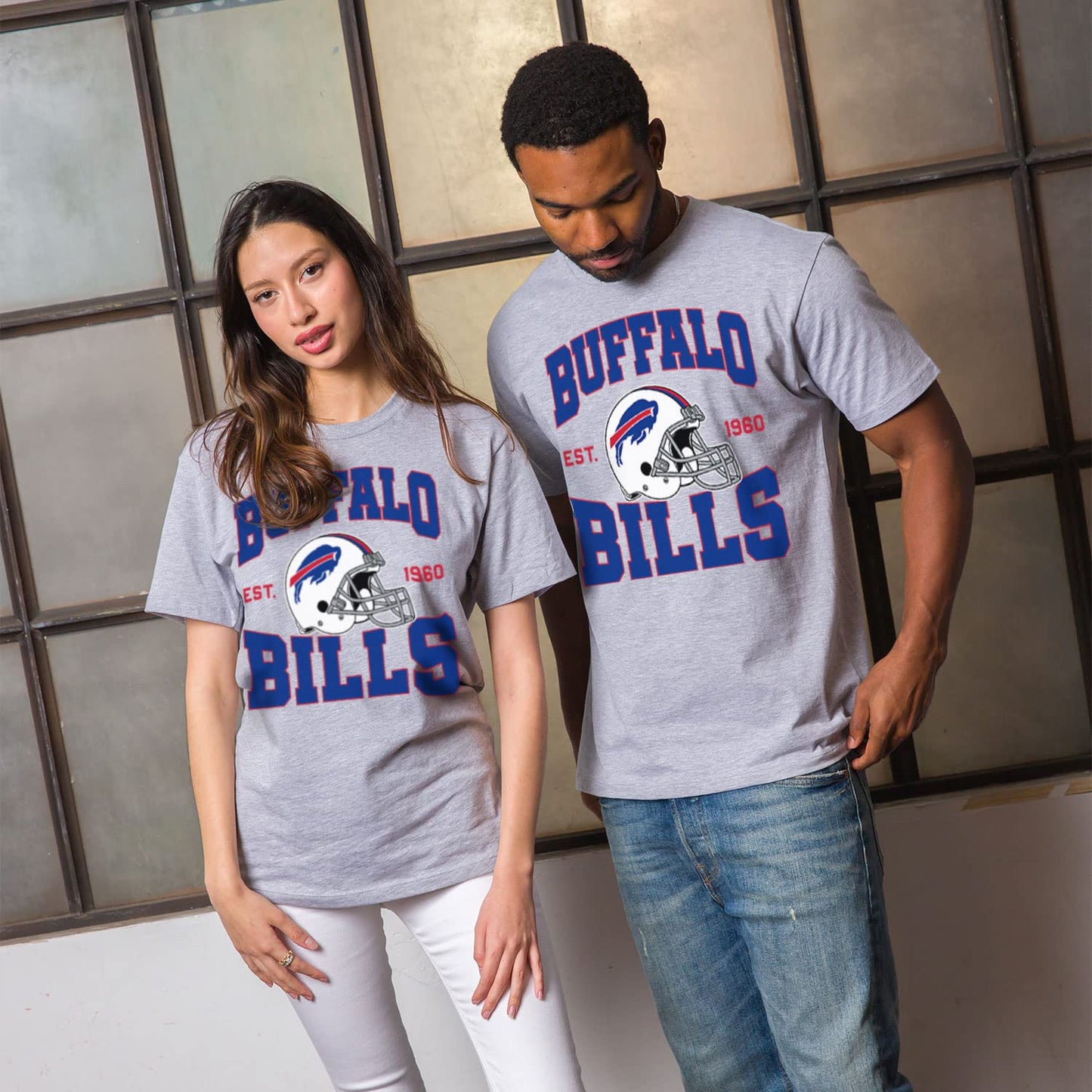 Junk Food Clothing x NFL - Buffalo Bills - Team Helmet - Unisex Adult Short Sleeve Fan T-Shirt for Men and Women - Size Medium Grey
