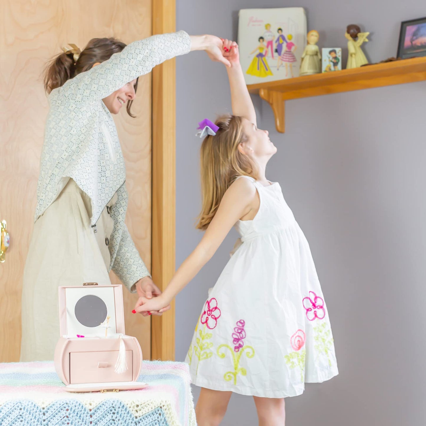 Vlando Kids Musical Jewelry Box for Girls with Drawer, Music Box with Ballerina and Stickers for Birthday Gifts Bedroom Decor, Pink
