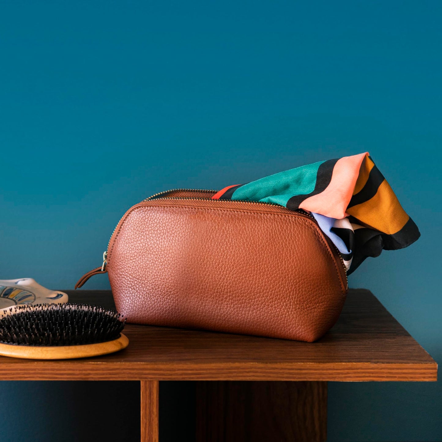 Otto Angelino Genuine Leather Makeup Bag Cosmetic Pouch Travel Organizer Toiletry Clutch (Light Brown)