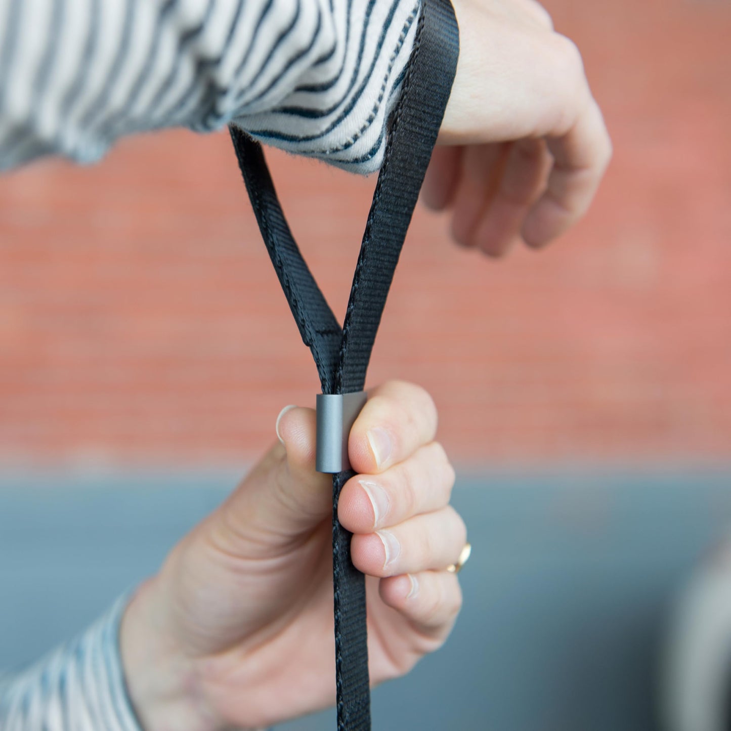 Peak Design Cuff Camera Wrist Strap, Black, Compatible with DSLR, Compact and Point-and-Shoot Cameras, Low Profile, Quick Release and Connection, 200 lb Capacity, Camera Straps for Photographers