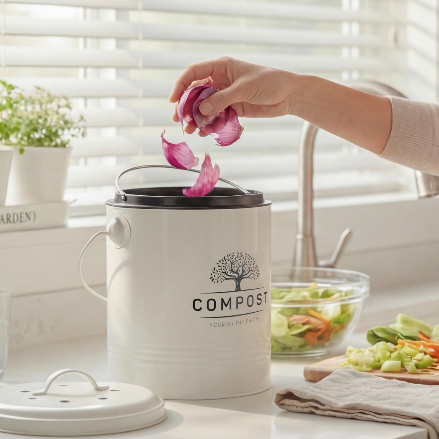 Perfnique Kitchen Compost Bin, 1.3 Gallon Countertop Compost Bin with Lid, Indoor Compost Bucket Includes Inner Bucket Liner and Carbon Filter, Small Compost Bin with Trash Bags (with Bags, Cream)