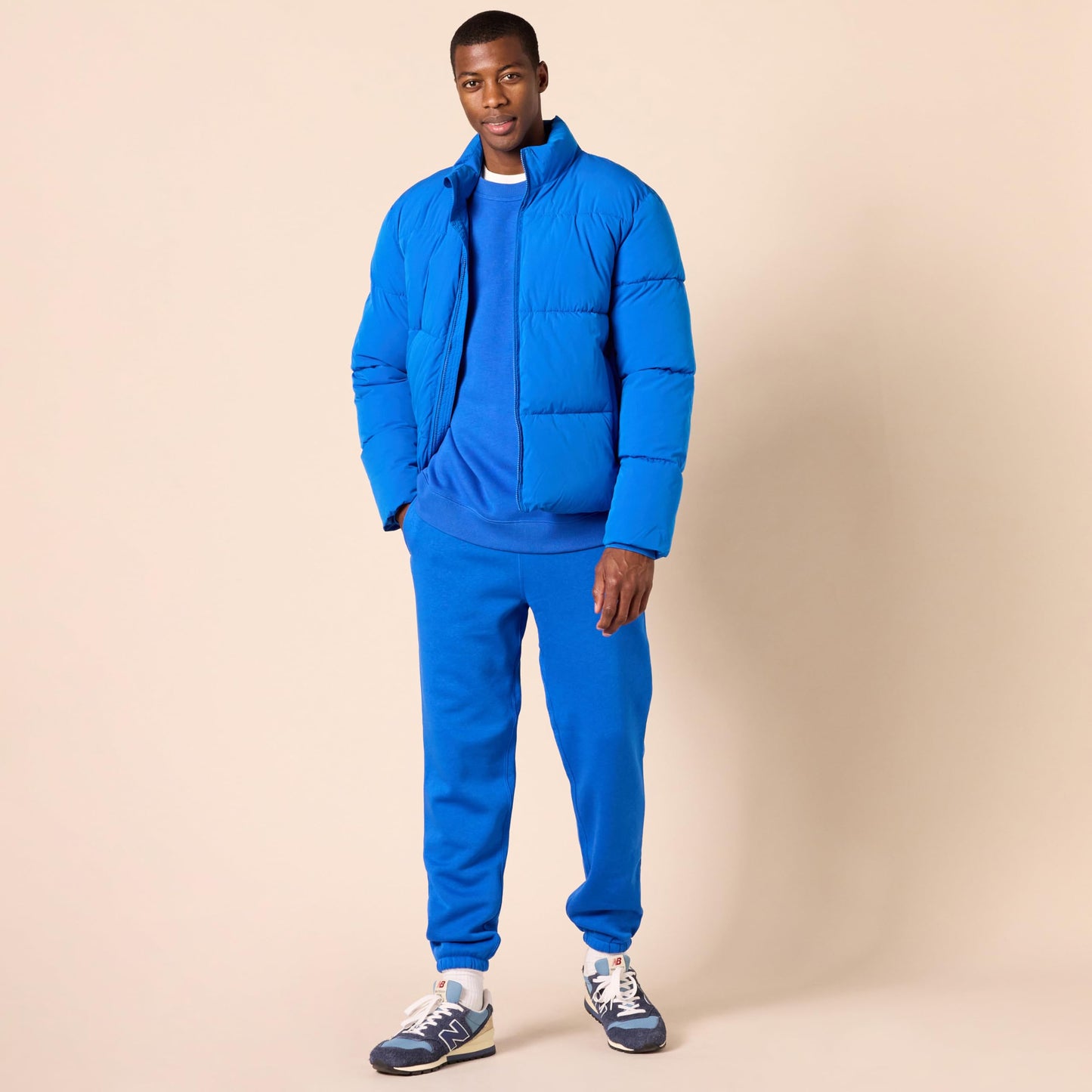 Amazon Essentials Men's Relaxed-Fit Closed-Bottom Sweatpants (Available in Big & Tall), Bright Blue, X-Small