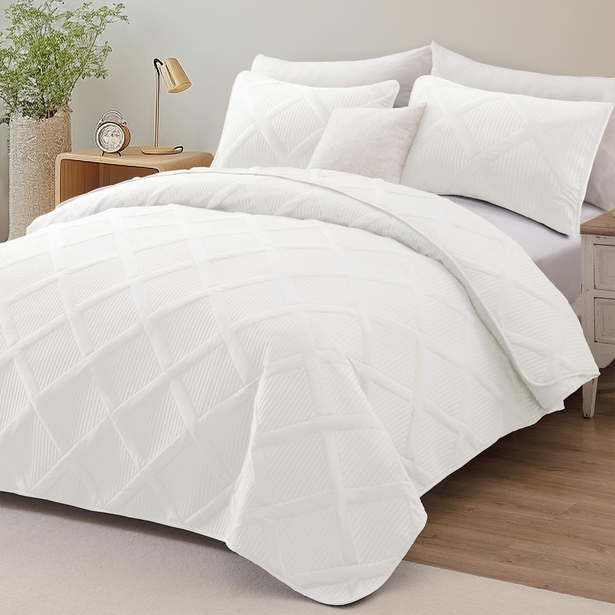 Exclusivo Mezcla King Quilt Set- White Quilts Bedding Set with 2 Pillow Shams, Modern King Bedspread with Striped Pattern, Soft Lightweight Bedspreads Coverlets for All Seasons