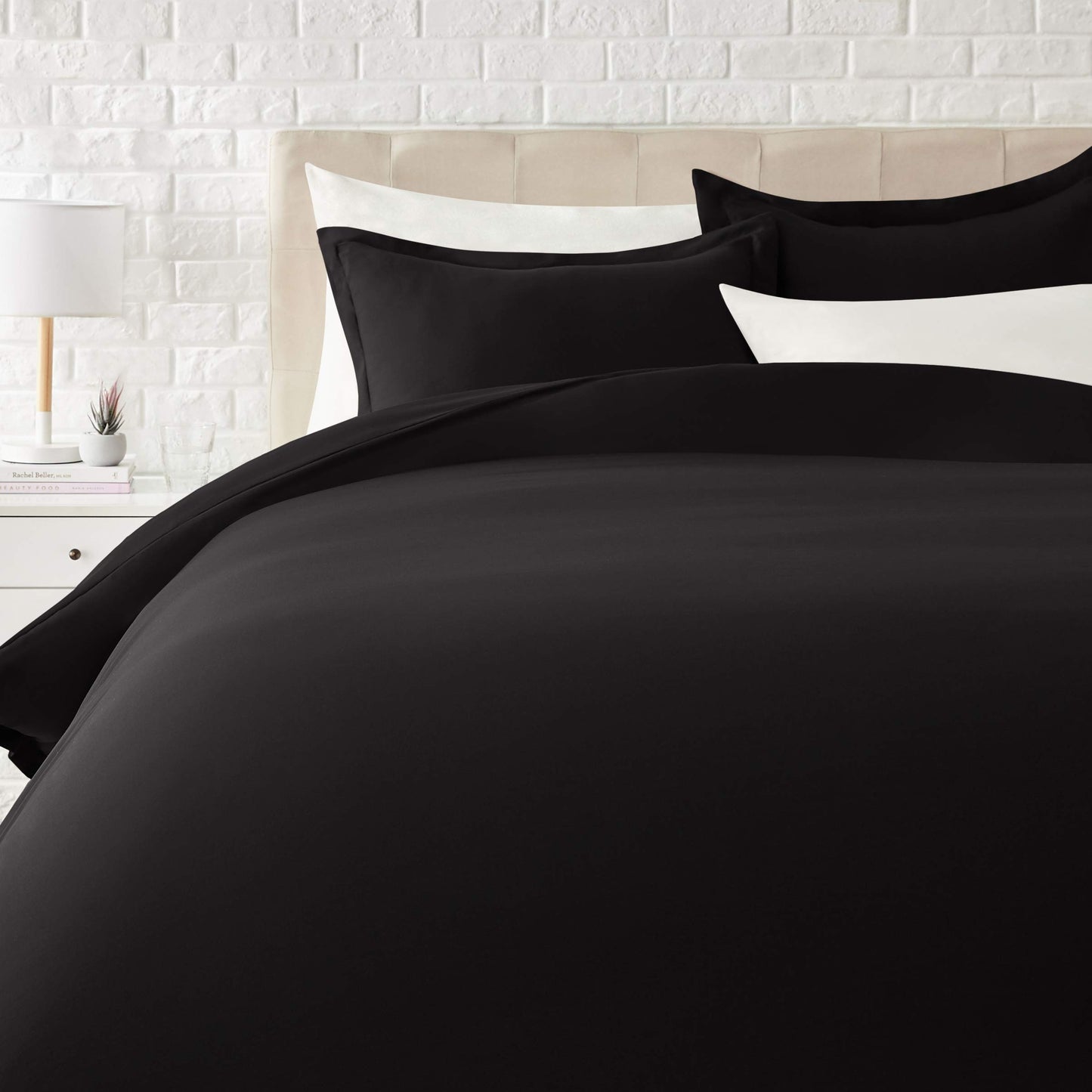 Amazon Basics Light-Weight Microfiber Duvet Cover Set with Zipper Closure - Full/Queen, Coal Black