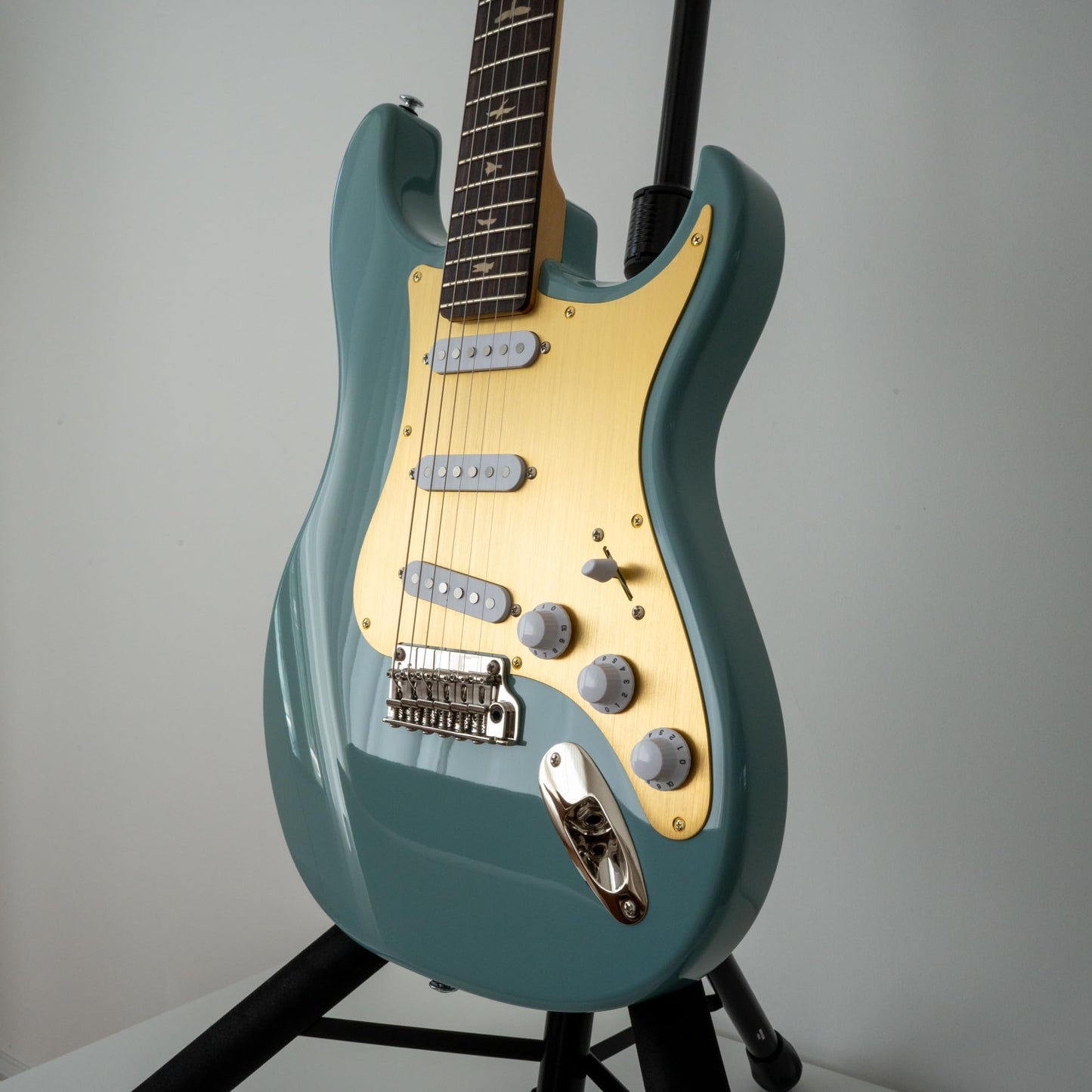 Pickguard for PRS SE Silver Sky Electric Guitars, Gold Anodized, 1 Unit