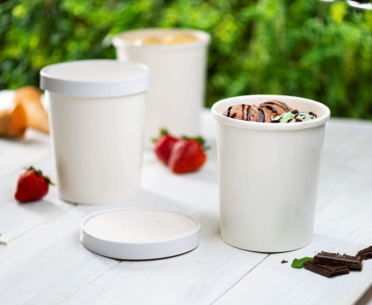 Gusto [32 oz. - 25 Count] White Paper Food Containers with Vented Lids - to Go Hot Soup Bowls, Disposable Ice Cream Cups, Ideal for Hot and Cold Foods - Formerly Comfy Package