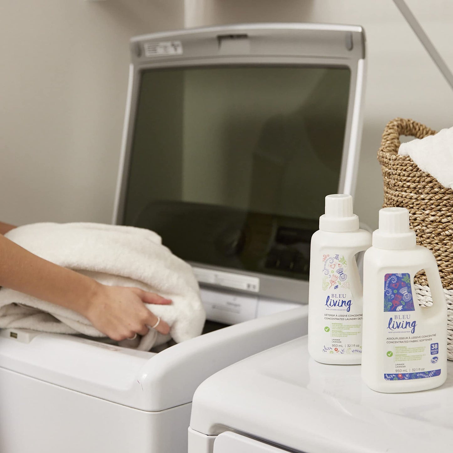 Bleu Lavande - Natural Liquid Laundry Detergent - Concentrated Detergent - Made with Pure Lavender Essential Oil - Biodegradable - No Phosphates - No artificial fragrances - 3x 32.1 Fl Oz - 3 Pack