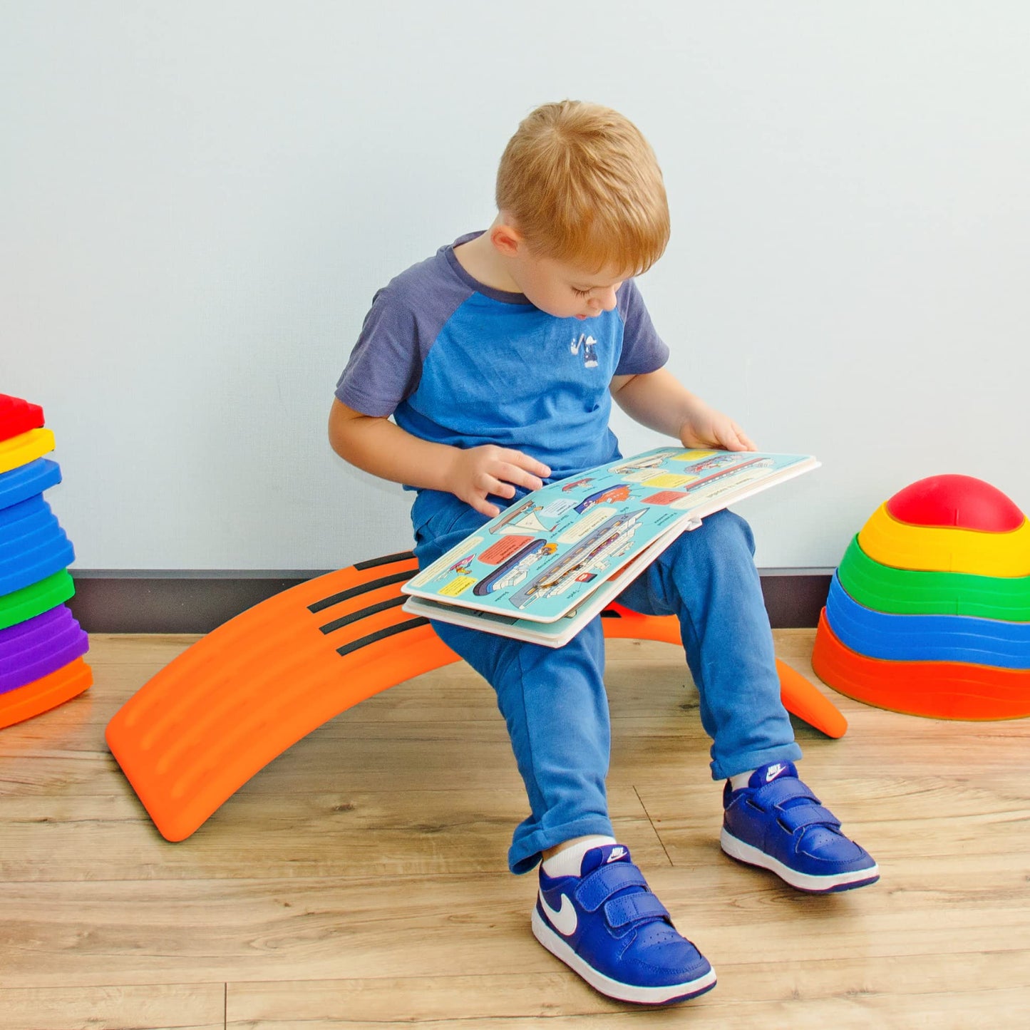 Balance Board Kids - 90x29 cm - Montessori Vestibular Waldorf Rocker Plastic Non Slip Board - Kid Yoga Curvy for Toddlers Kids Boys Girls and Adults - Indoor Outdoor Balancing, Max Load 91 kg