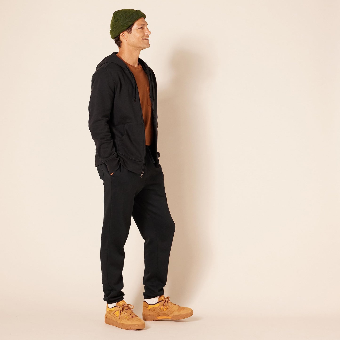 Amazon Essentials Men's Full-Zip Hooded Fleece Sweatshirt, Black, Medium