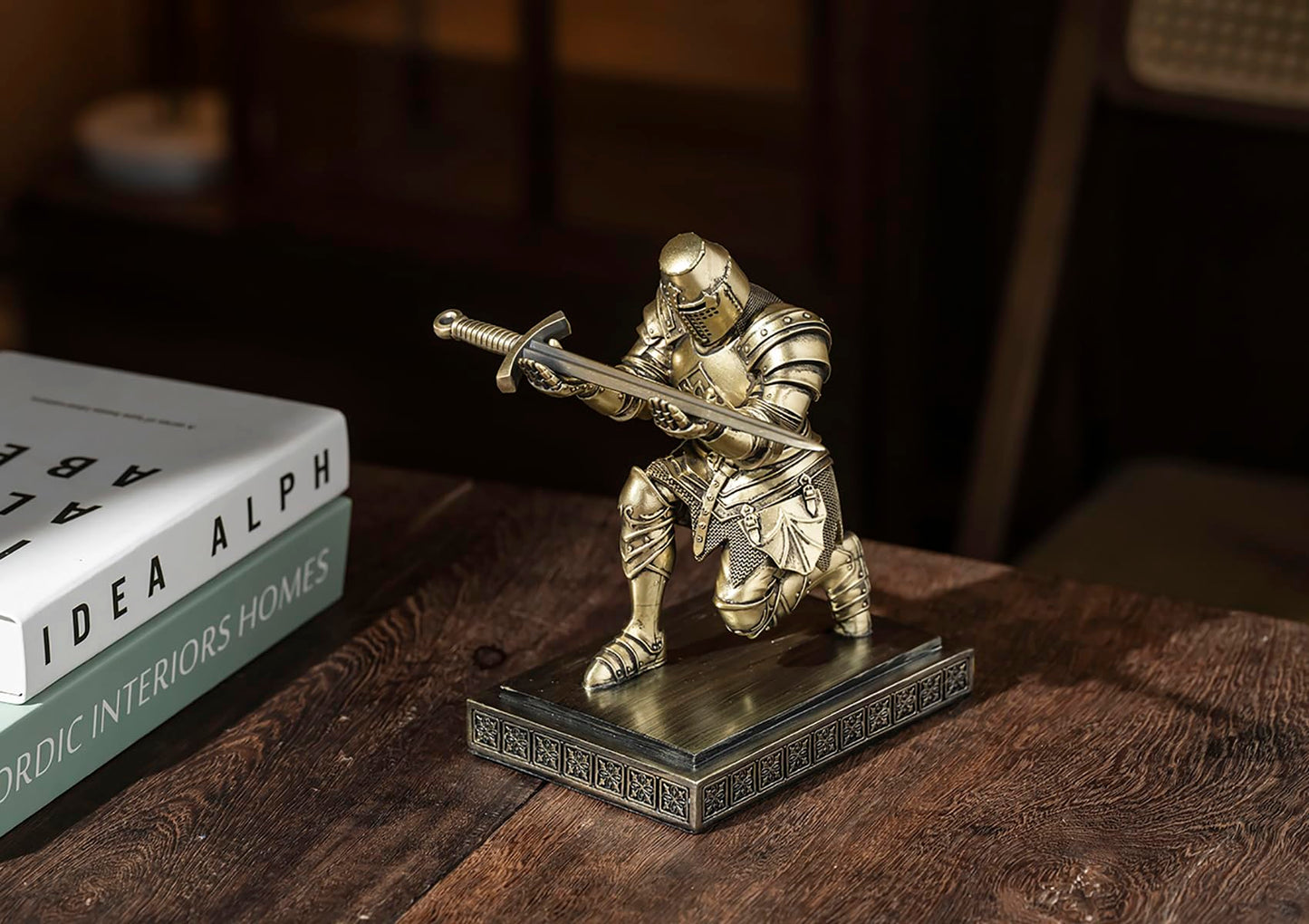 NCQIXIAO Templar Vanguard Soldier Pen Holder Pencil Stand Desk Organizers and Accessories as Gift for Medieval Warrior Enthusiast (Bronze)