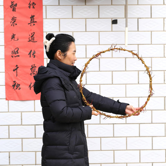 Crown of Thorns 20" Diameters Plastic Jesus Crown Large Size Gold Color for Easter Decor, Passion Day and Church Decor