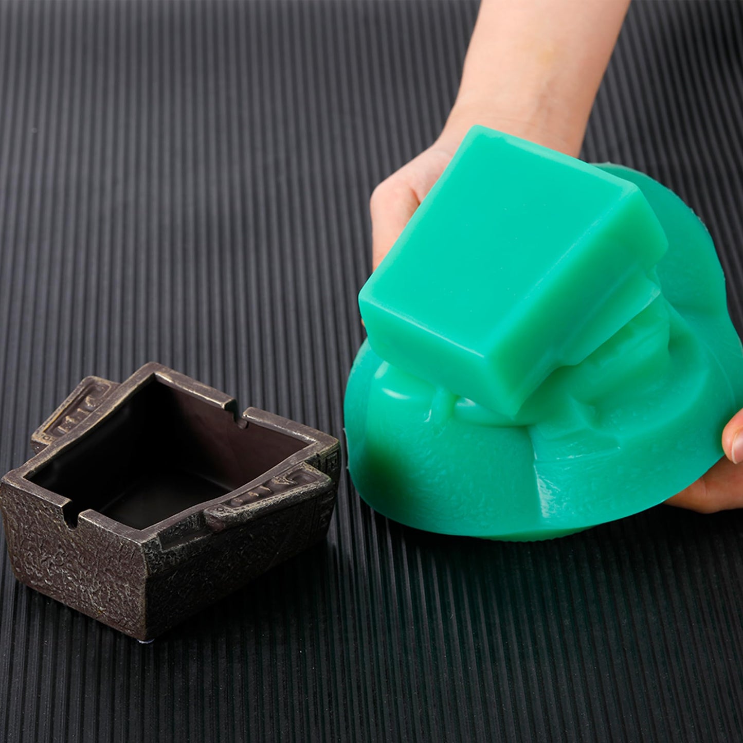 BBDINO Super Elastic Silicone Mold Making Kit 70.6 Oz, Liquid Silicone for Mold Making, 1:1 Mixing by Volume Ideal for Casting 3D Resin Molds| Silicon Molds Jade Green