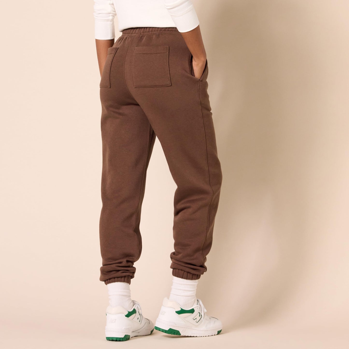 Amazon Essentials Women's Relaxed Jogger (Available in Plus Size), Deep Brown, Large