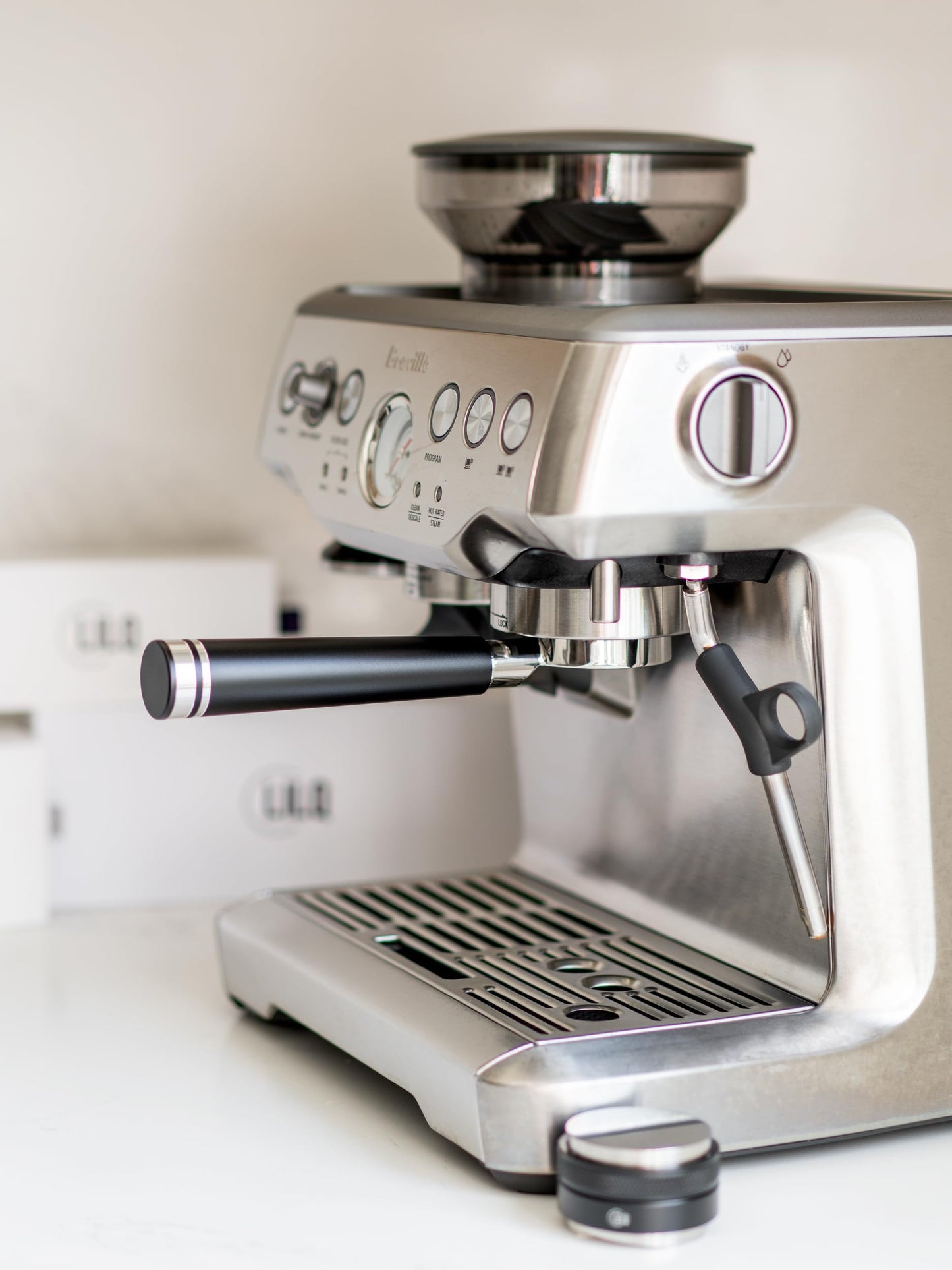LILQ 54mm Naked Bottomless Portafilter Compatible with Breville Barista Express, Barista Pro, Bambino, and More – 18-20g basket included (Aluminum Flat, 54mm)