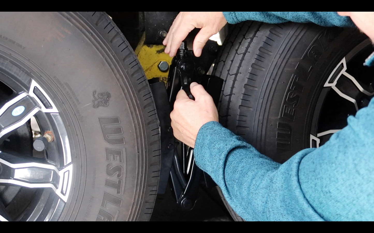 EPOARTIST Camper Wheel Chock Stabilizer 2 Sets, RV Wheel Immobilizers for Travel Trailer Tire Chocks, Tire Lock. Mast Have Dual Axle Trailer Accessories for Fifth Wheel. Heavy Duty, Anti Movement