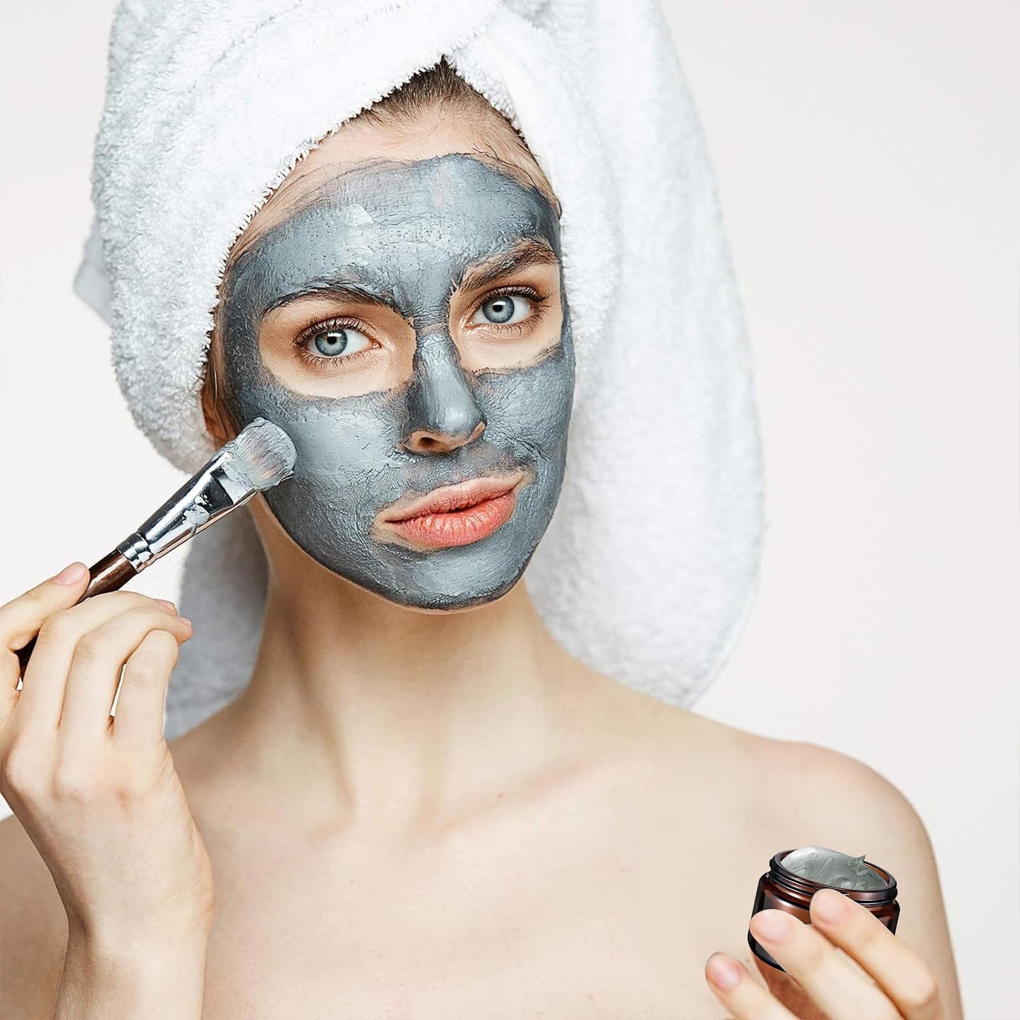 60 Pack Amber Glass Cosmetic Jars, 1oz Glass Jar with Lid Round Empty Cosmetic Containers with Inner Liners, Refillable Cream Jars for Lotions, Sample, Powder, Bath Salts