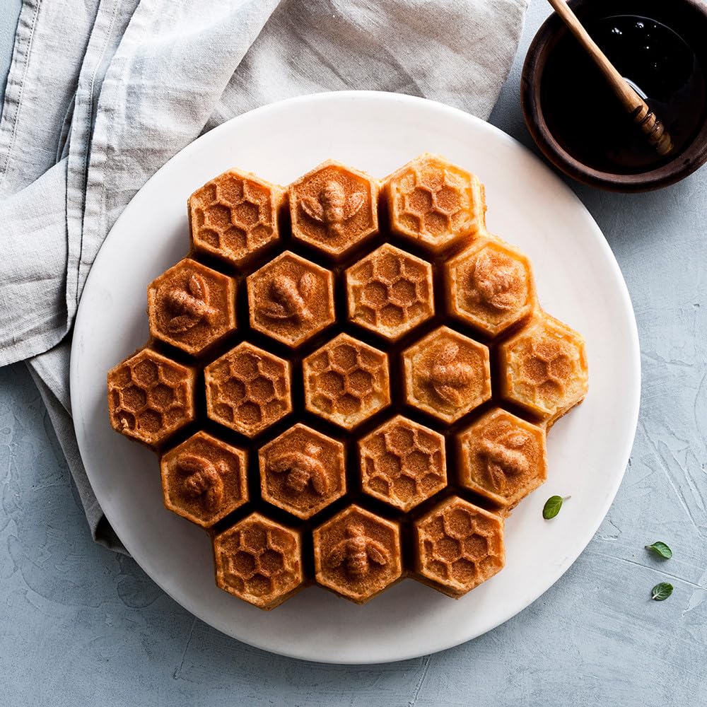 Nordic Ware 85477 Honeycomb Pull-Apart Pan, One Size, Gold