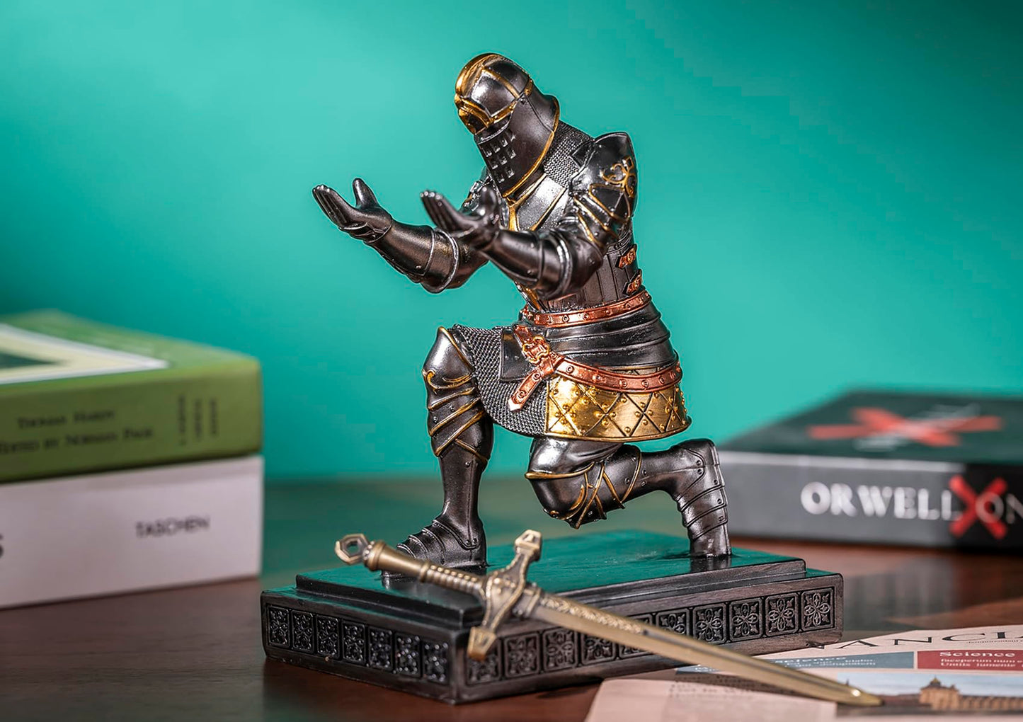 HDMbigmi King's Guard Knight Pen Holder Pen Stand Desk Organizers and Accessories Resin Pencil Holder as Gift with a Nice Letter Opener for Office and Home Desk Organizer (Iron)
